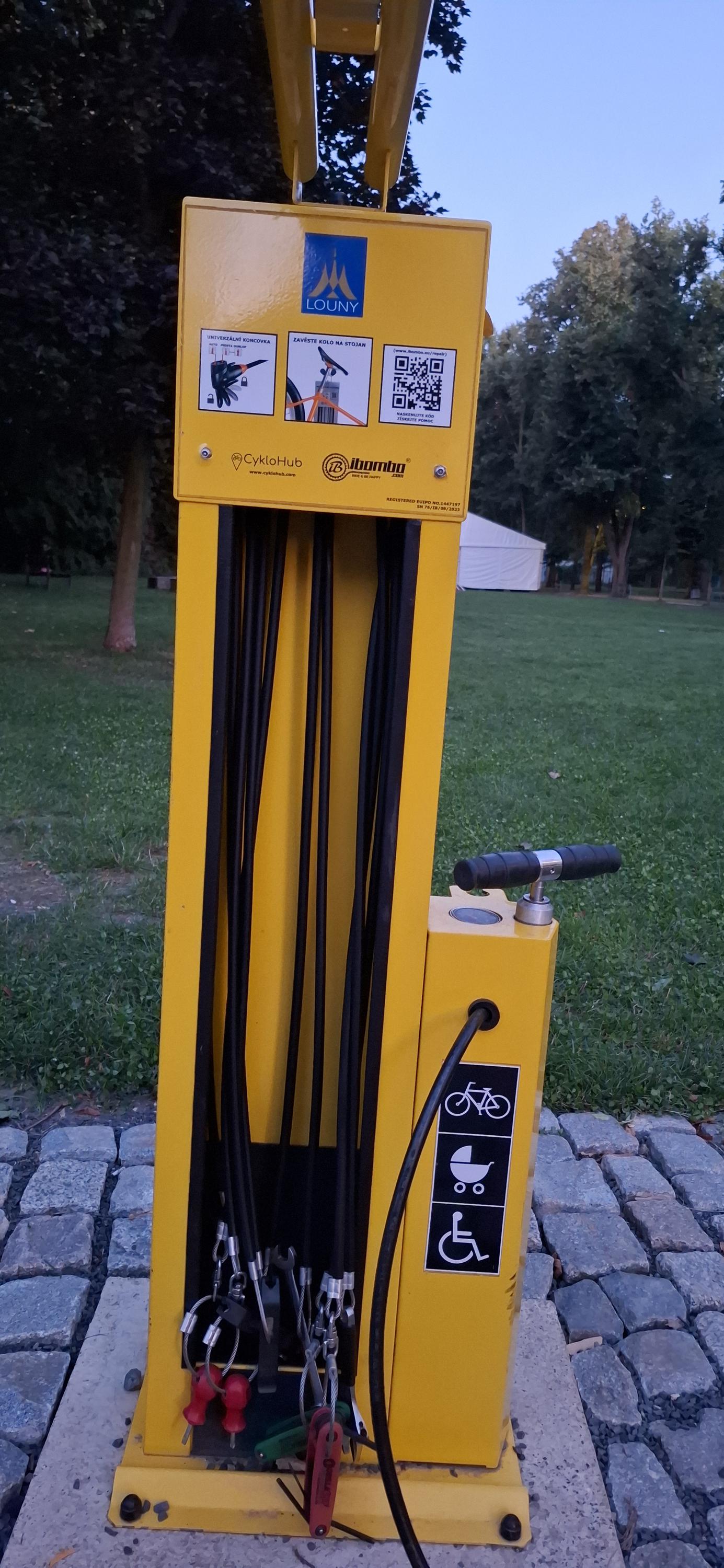 Nabíjecí stanice Město Louny, Masarykovy sady foto 6