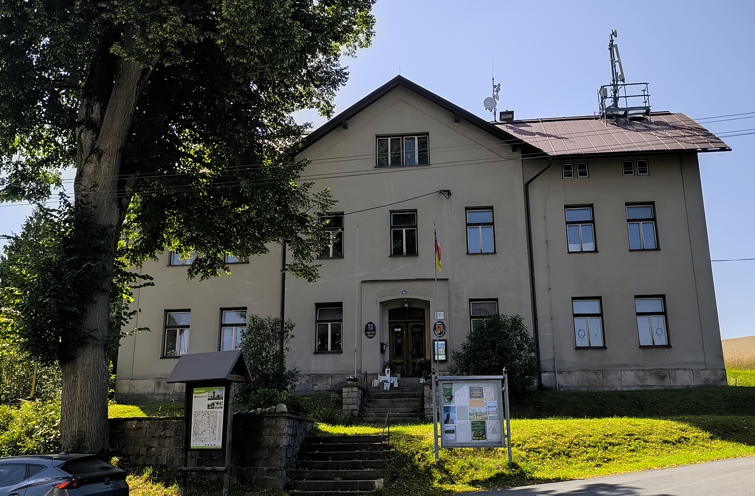 Roprachtice - obecní úřad foto 4
