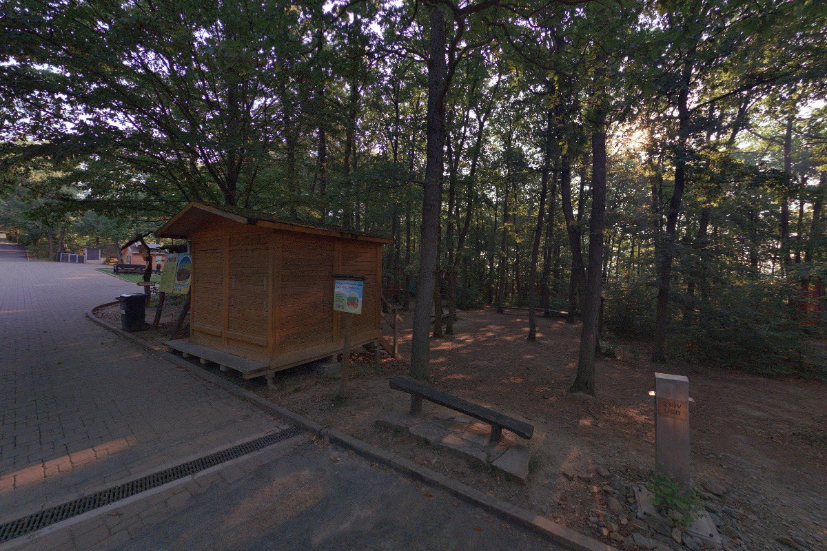 Nabíjecí zásuvka u Křupkafé