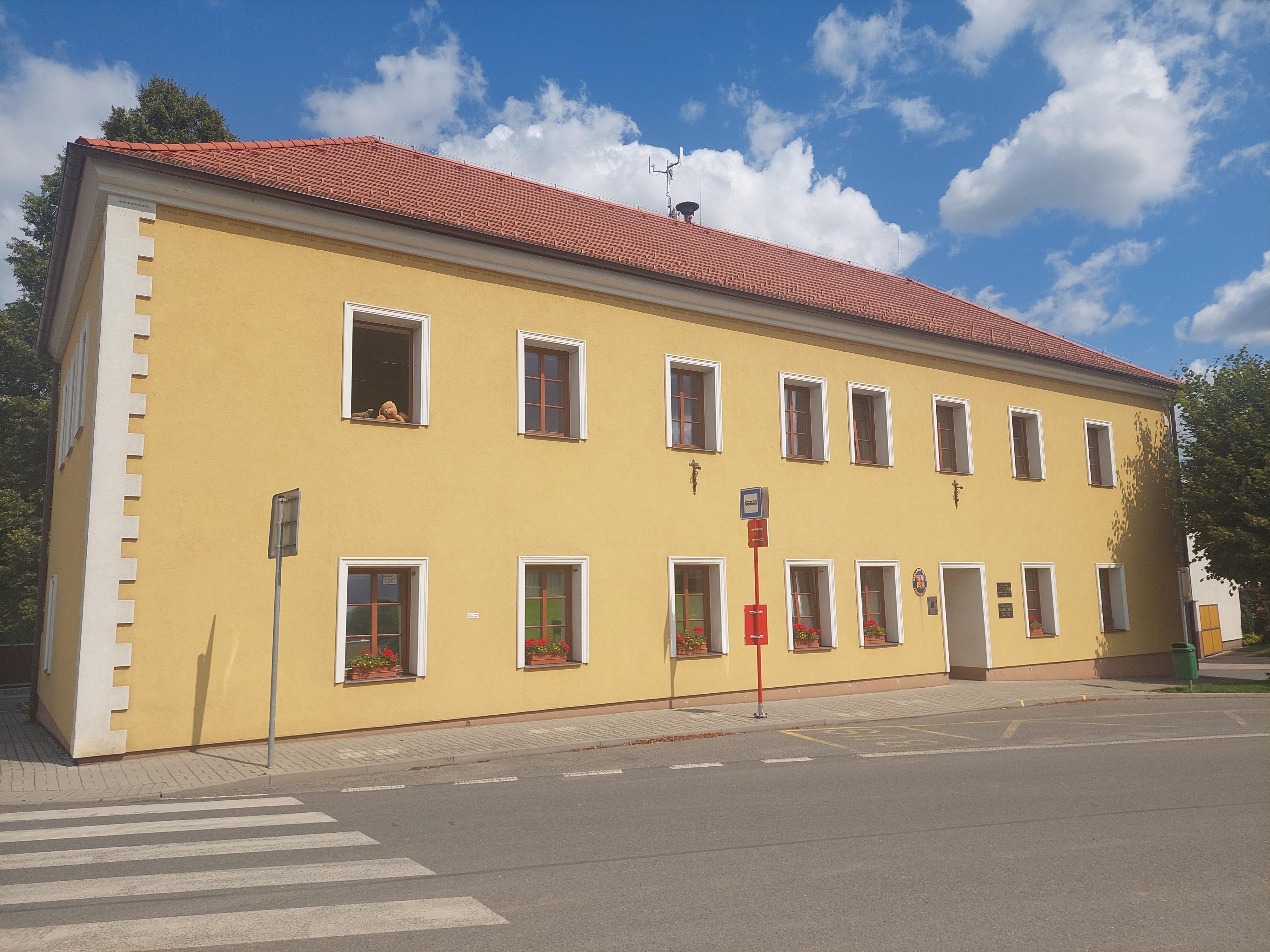 Základní škola Praskolesy, okres Beroun foto 3