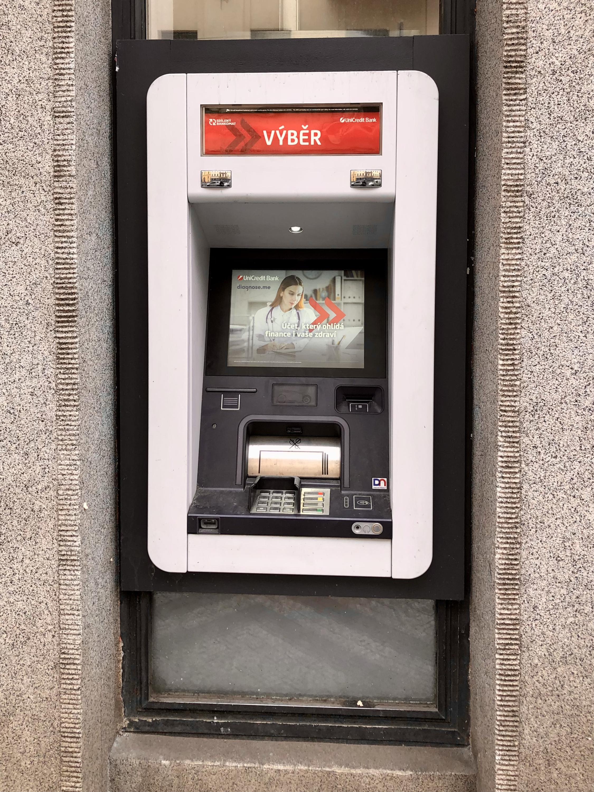 Bankomat UniCredit Bank Czech Republic foto 5