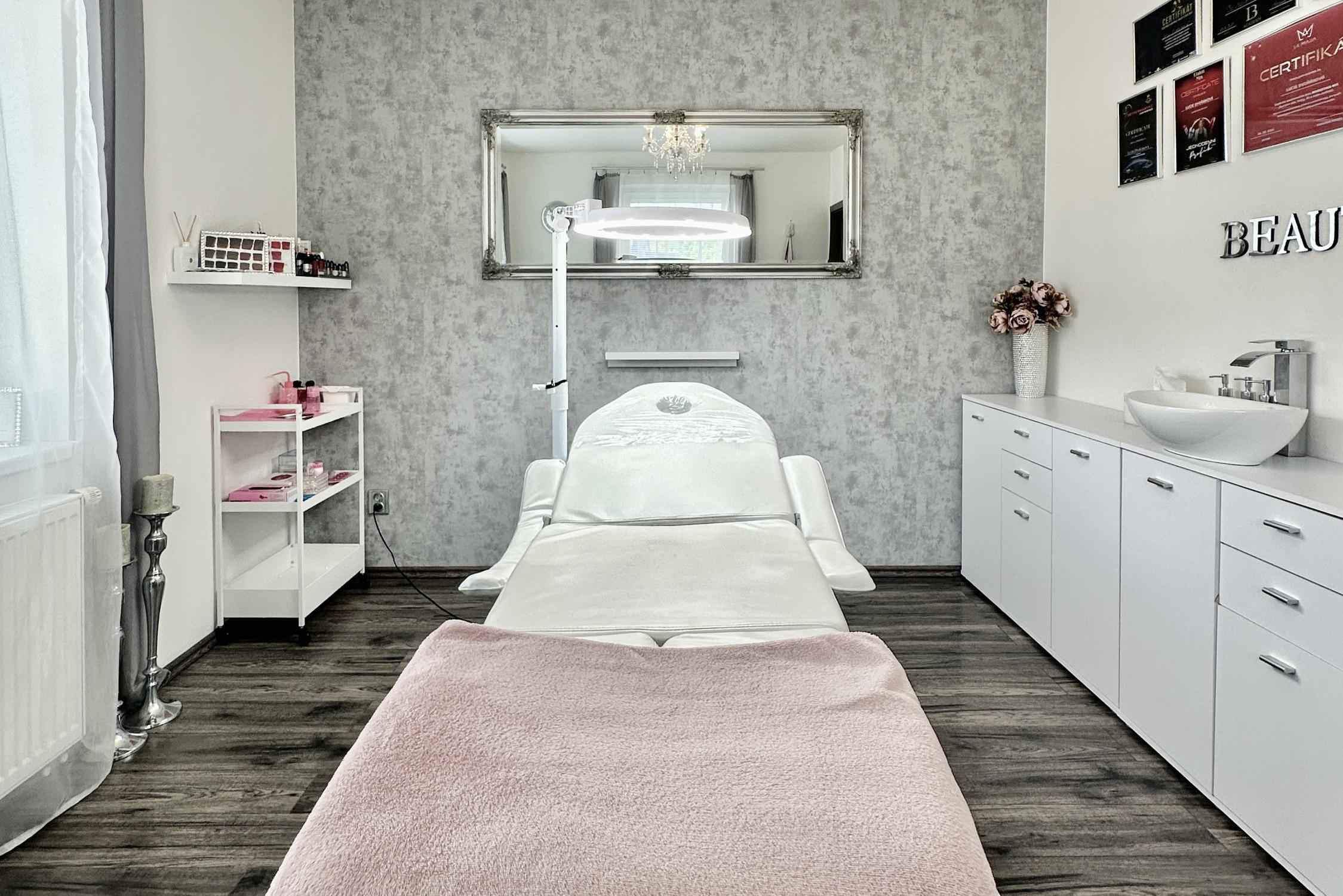 Microblading Hradec Králové