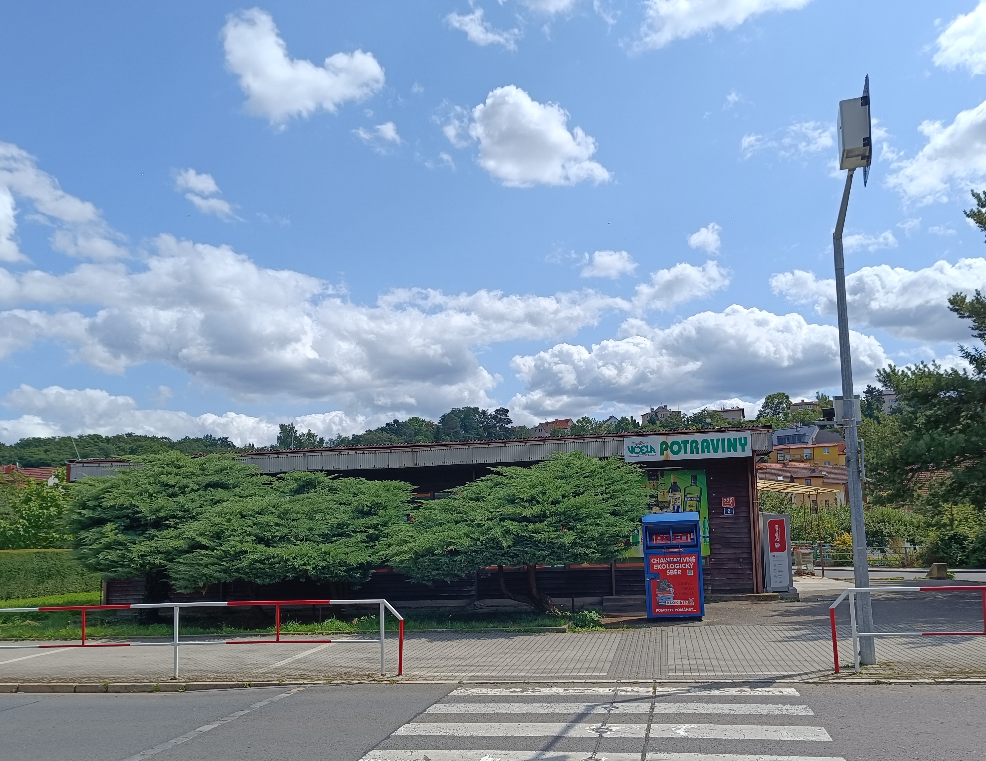 Supermarket Včela foto 2