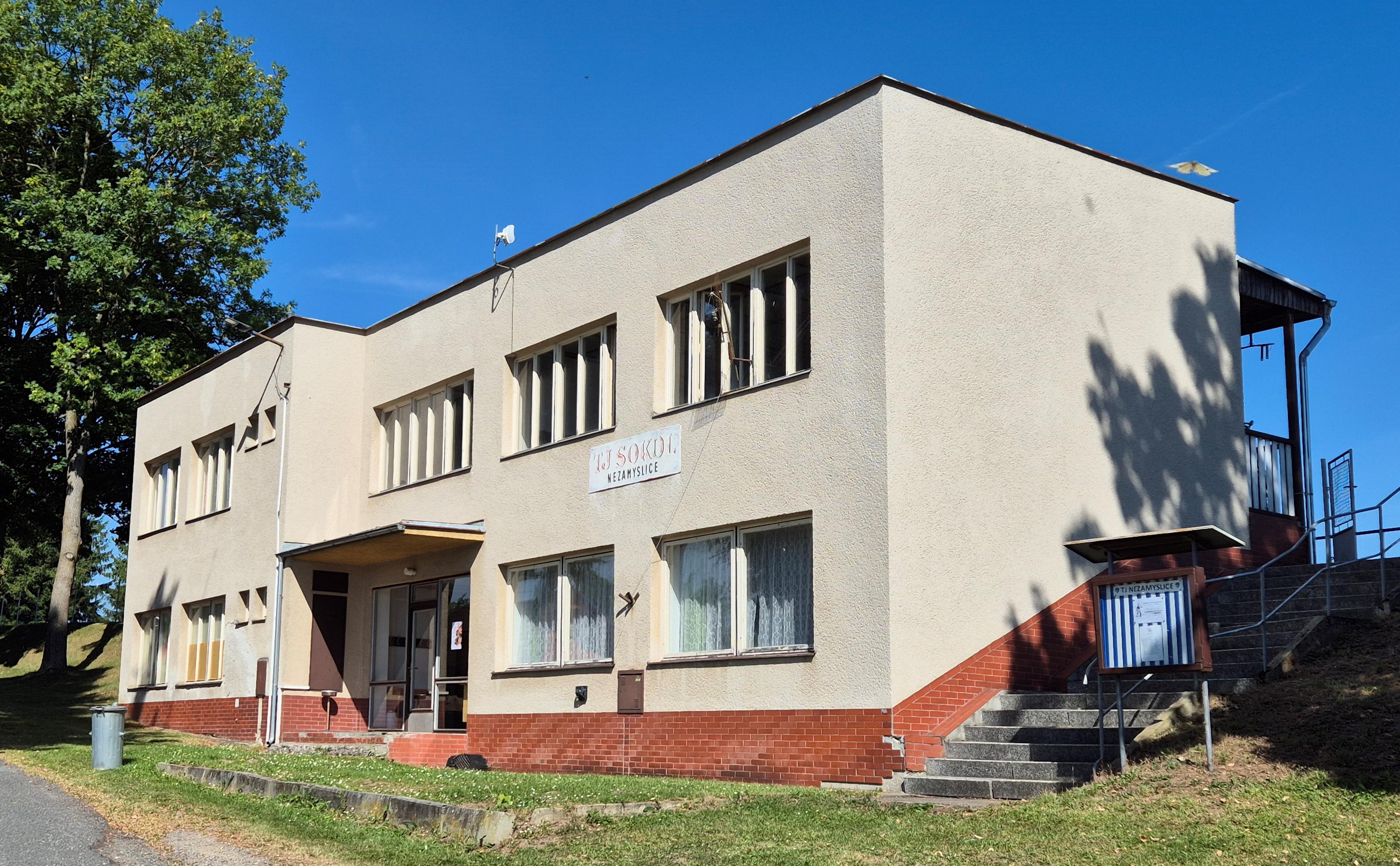 Sportovní areál TJ Nezamyslice foto 2