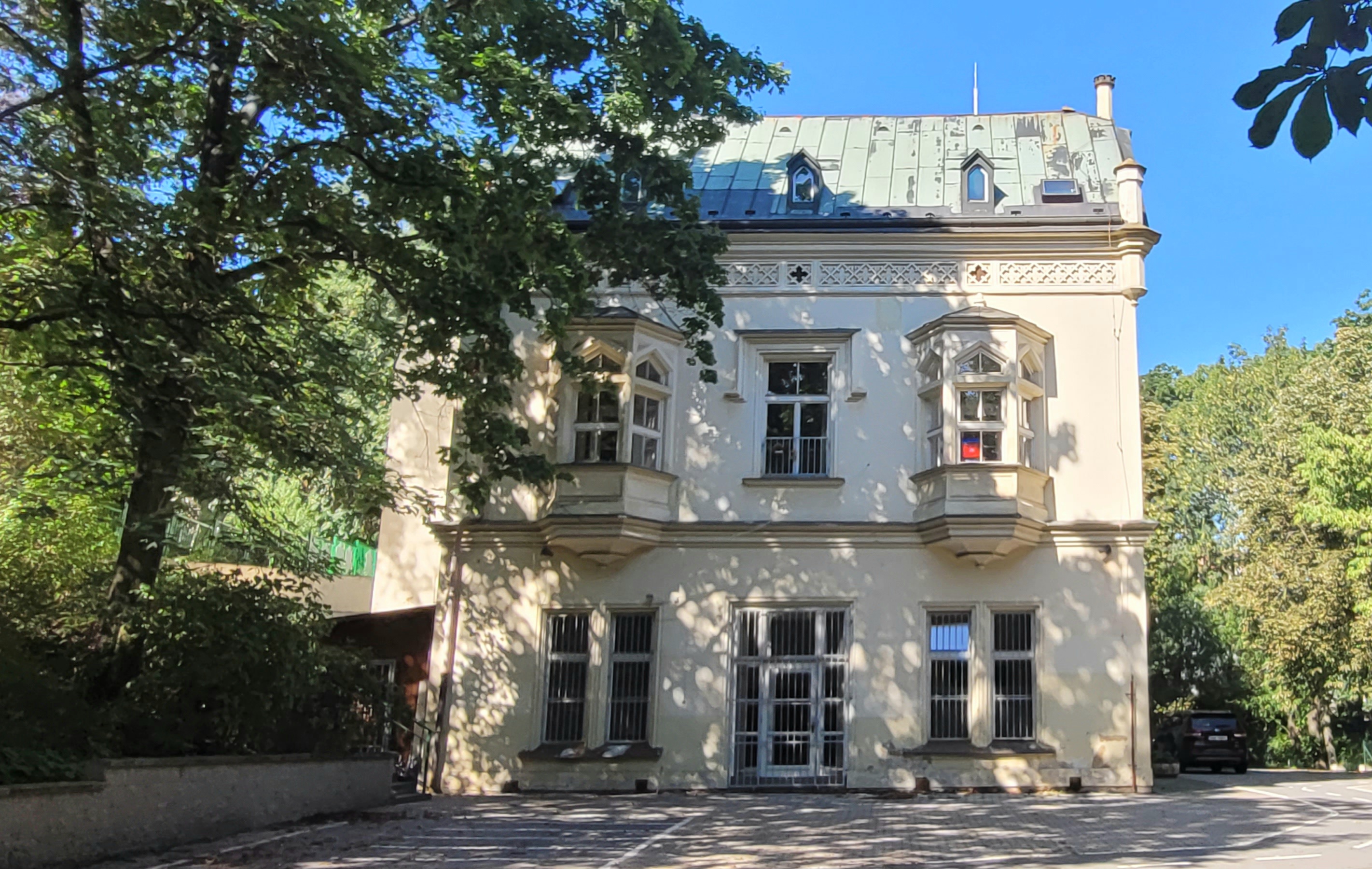 Základní škola a mateřská škola Praha 5 - Smíchov, U Santošky 1/1007