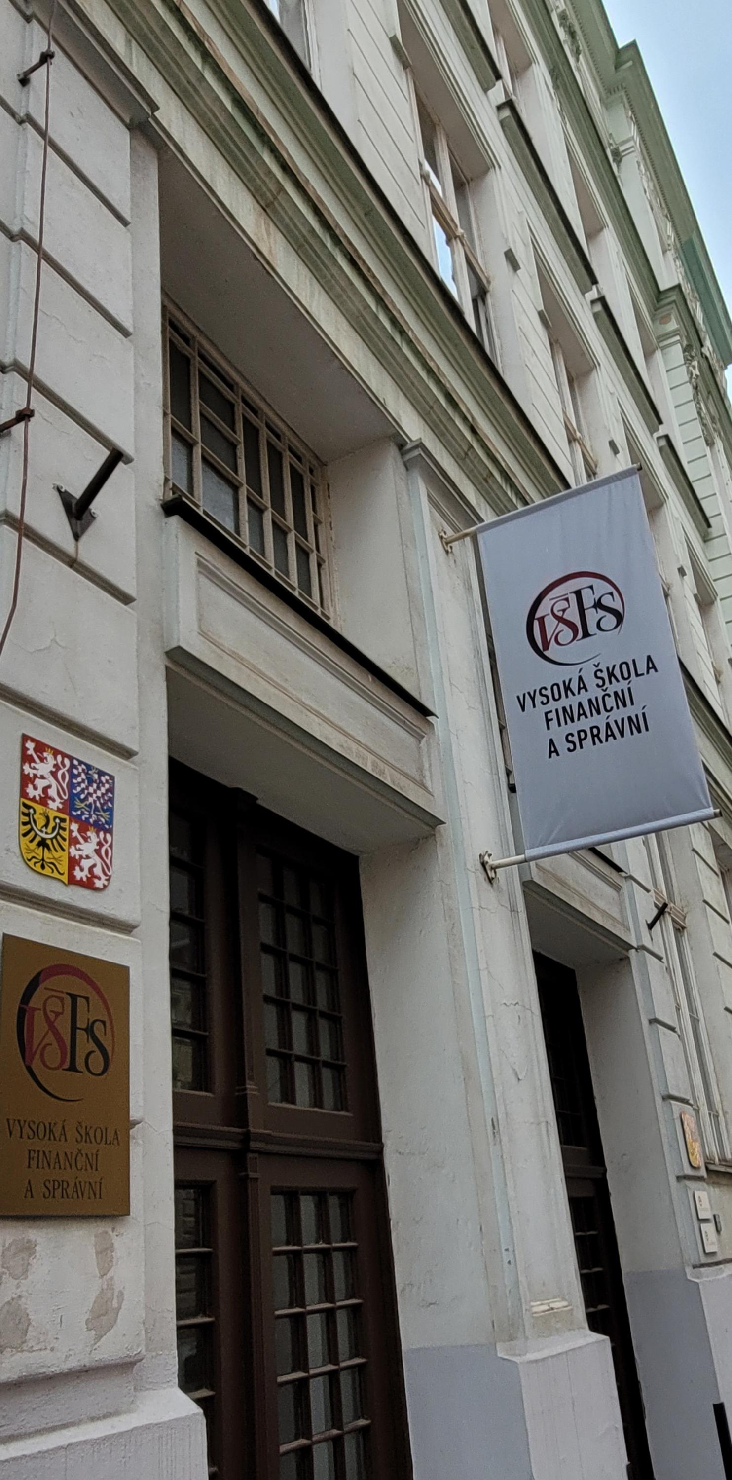 Vysoká škola finanční a správní, a.s. - VŠFS foto 4