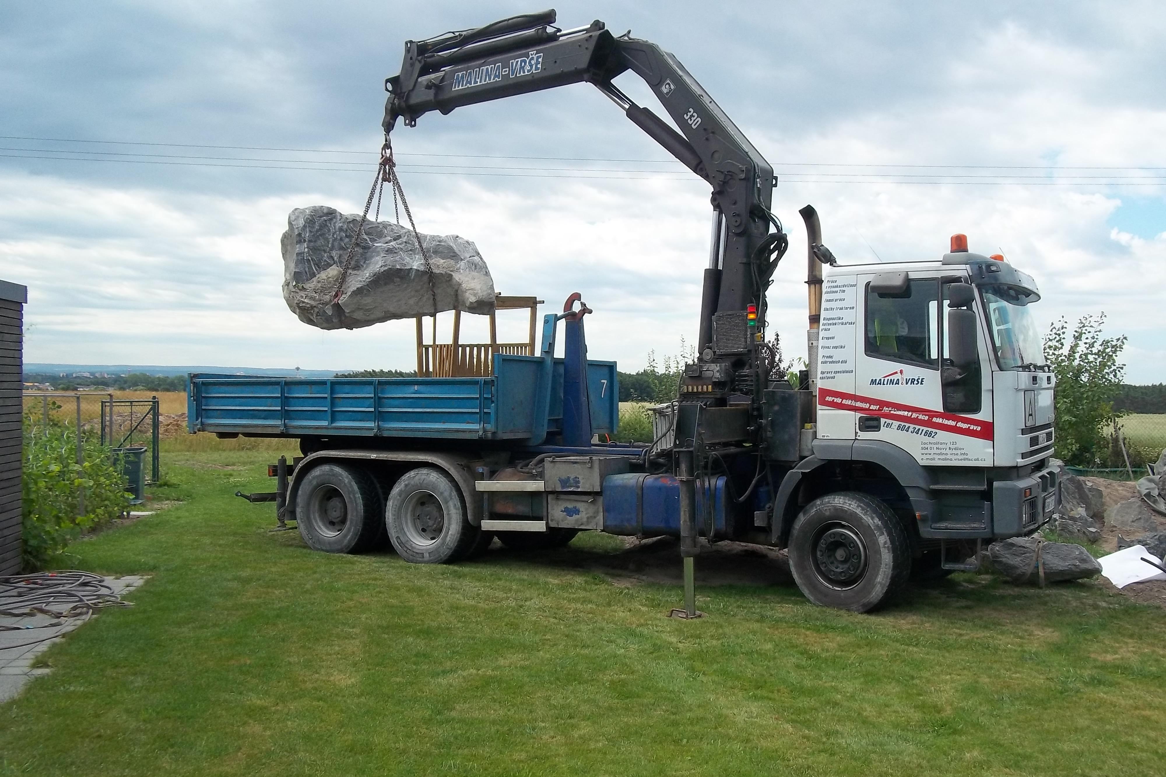 Auto s Hydraulickou rukou včetně obsluhy