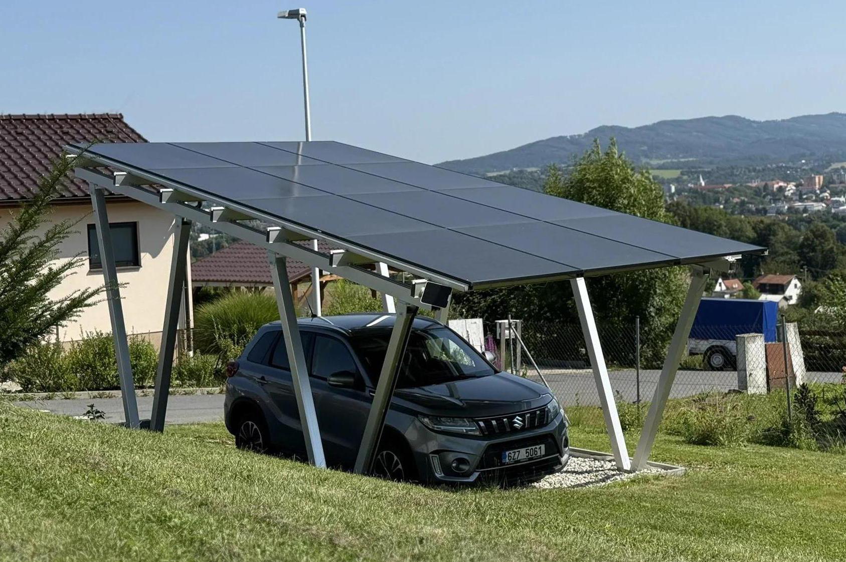 Montáž solárního carportu