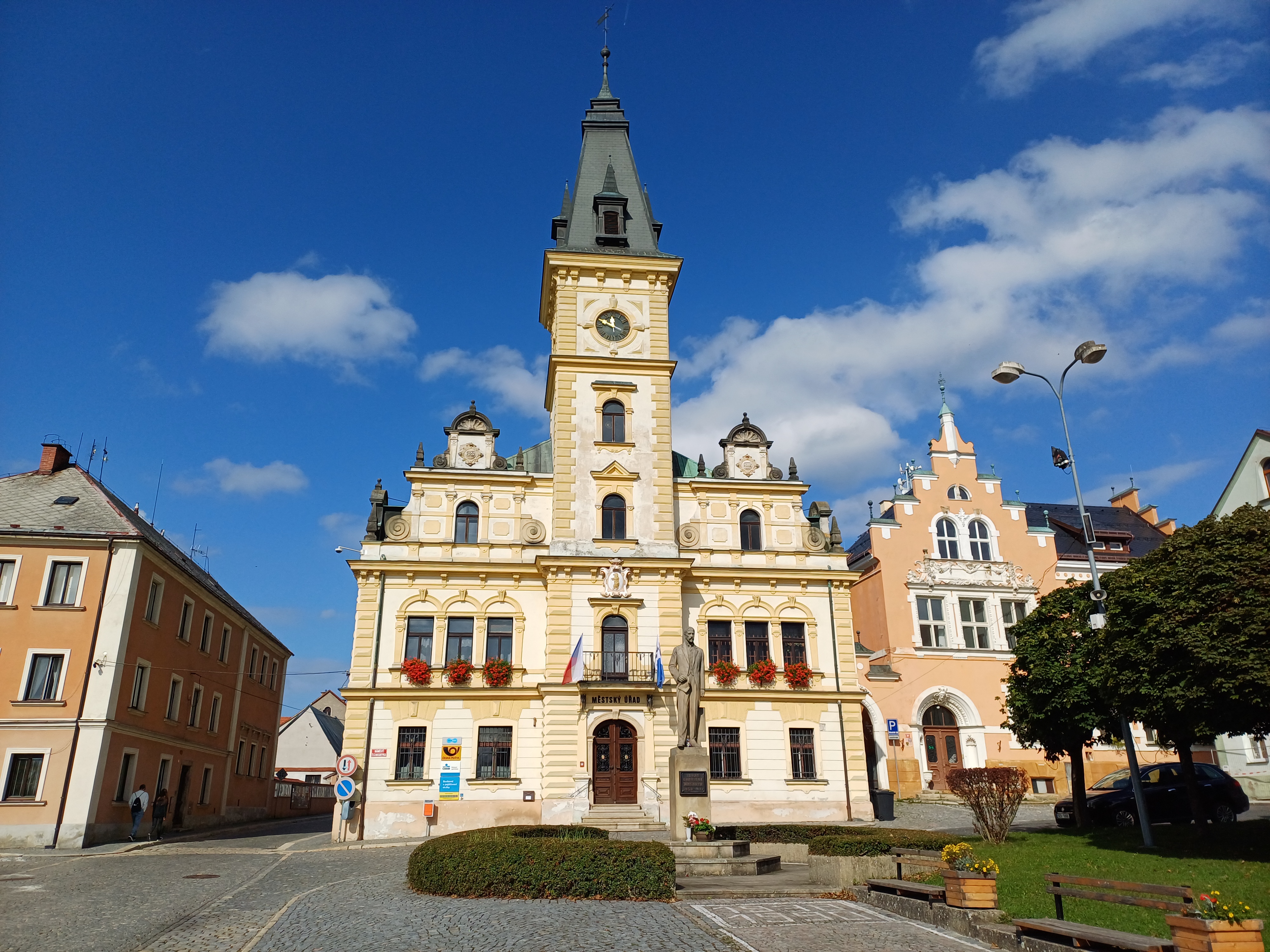 Hodkovice nad Mohelkou - městský úřad foto 3