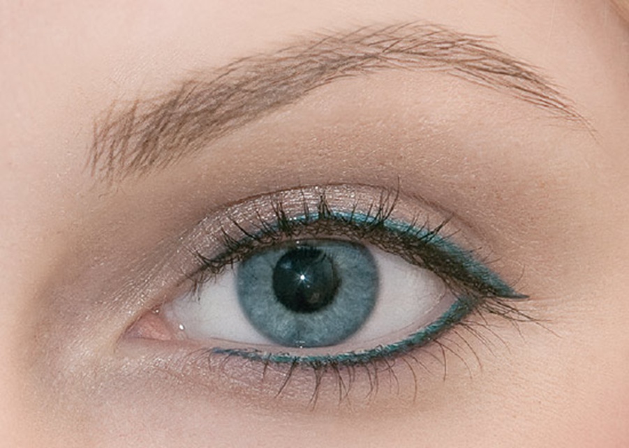 Permanentní make-up očních linek, horní