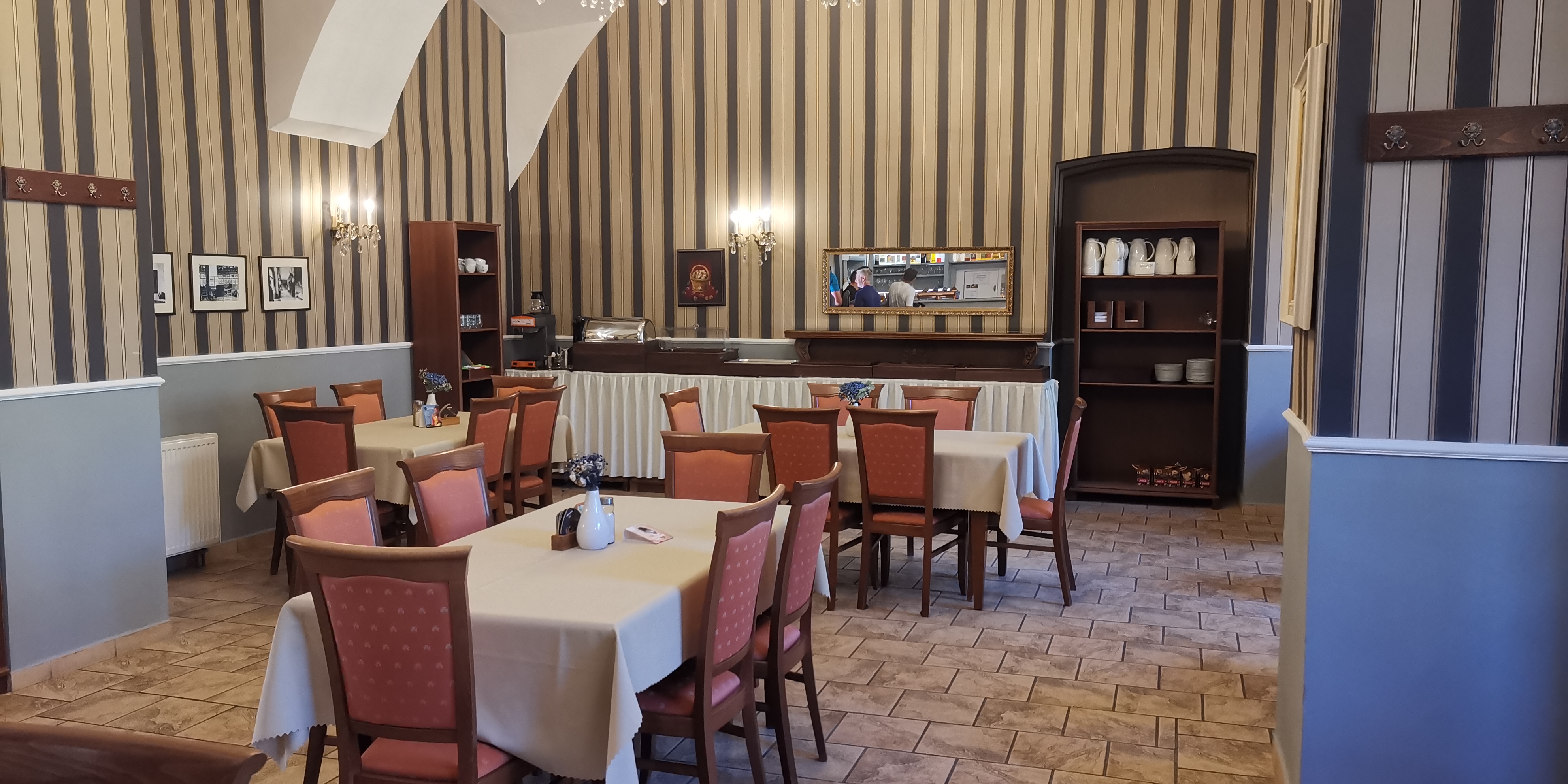 Restaurace Zámek Červený Hrádek foto 4