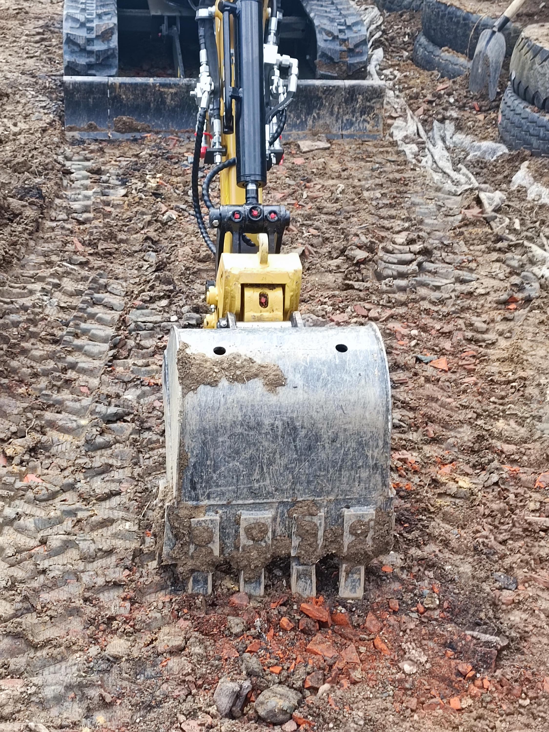 Zemní práce minibagrem foto 3