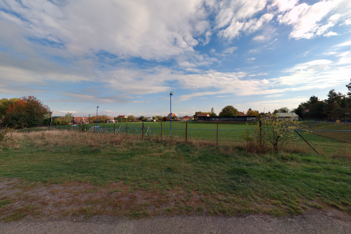 Fotbalové hřiště Krakovany foto 2