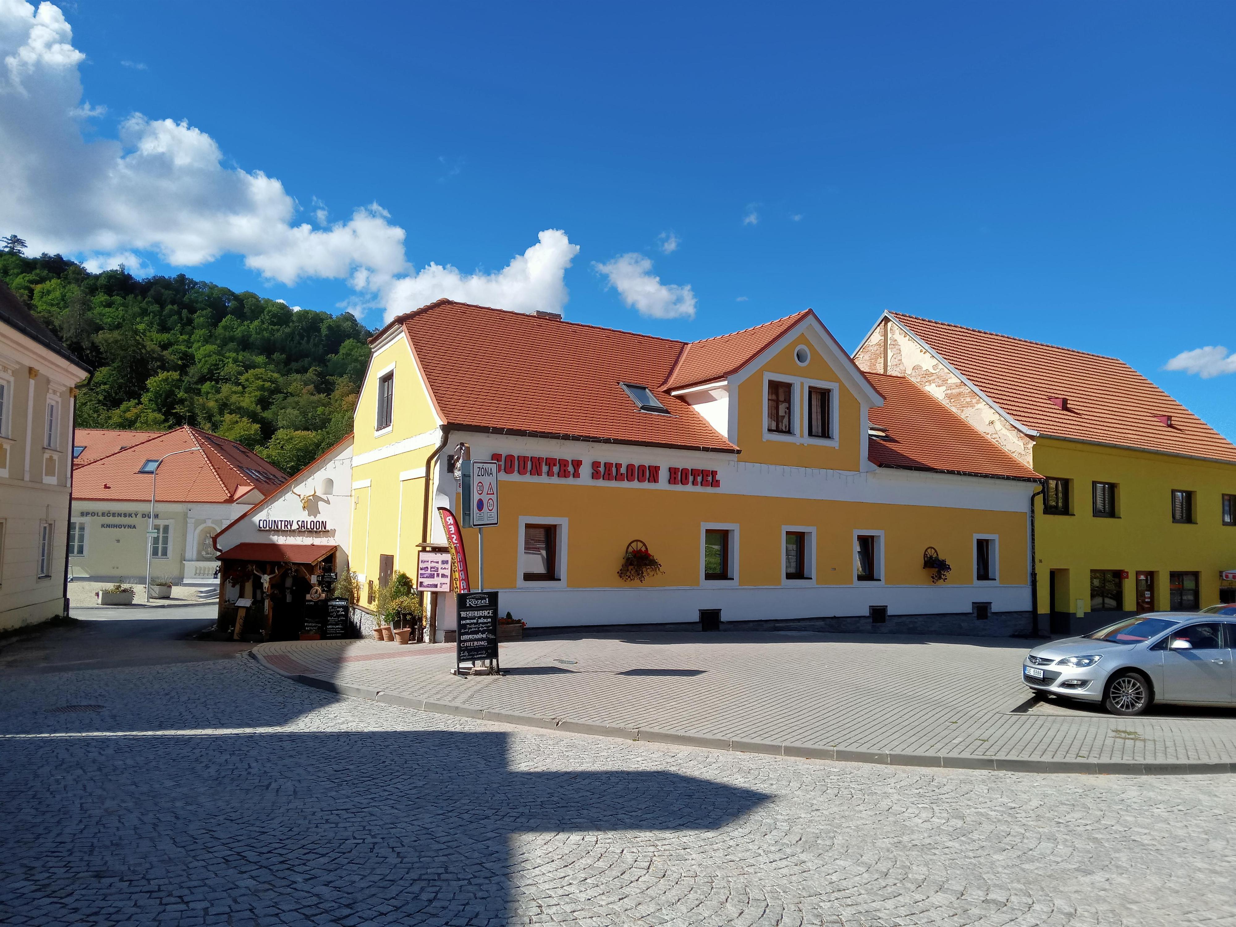 COUNTRY SALOON foto 6