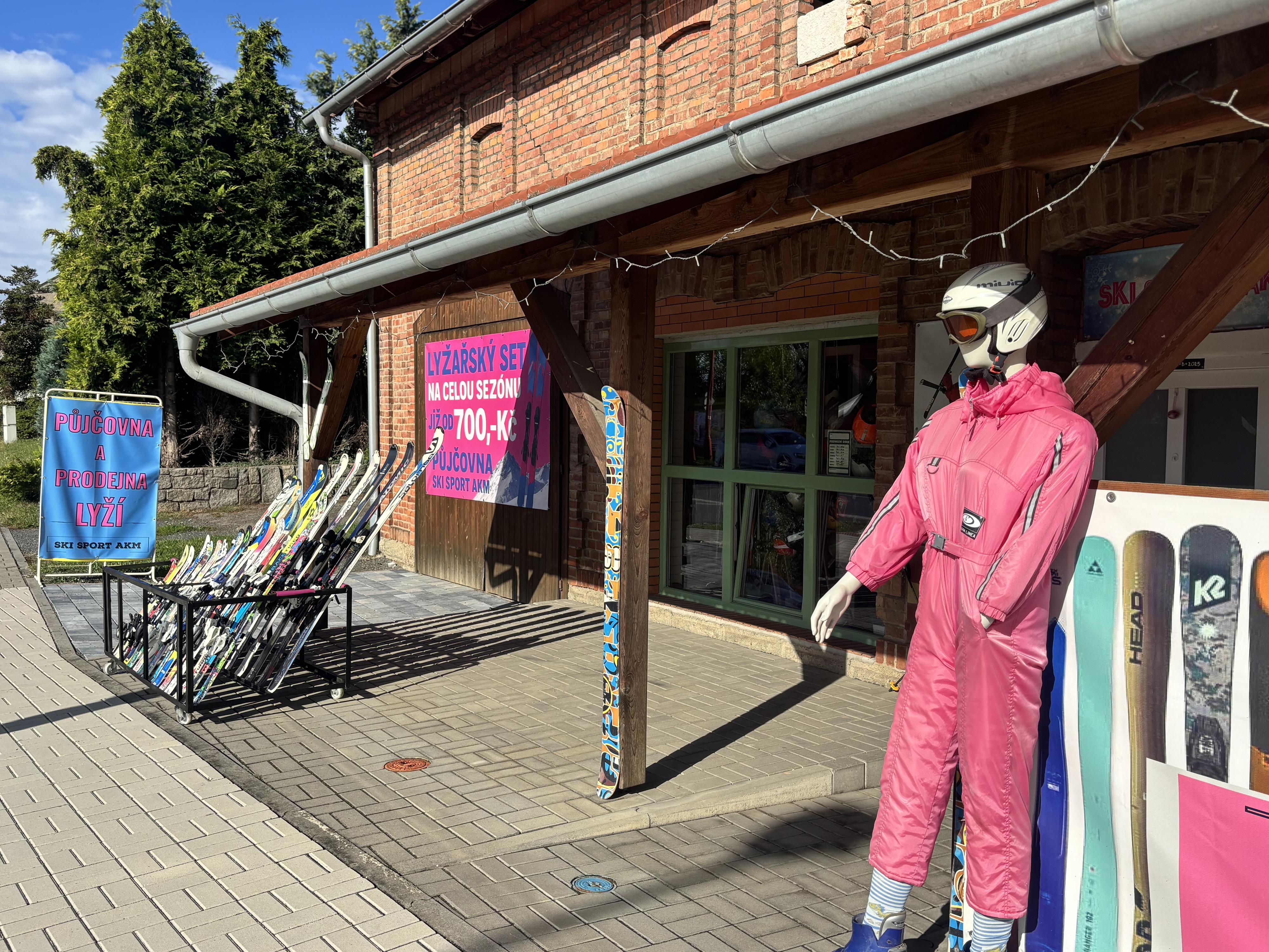 AKM SKI SPORT - půjčovna lyží a snowboardů foto 3