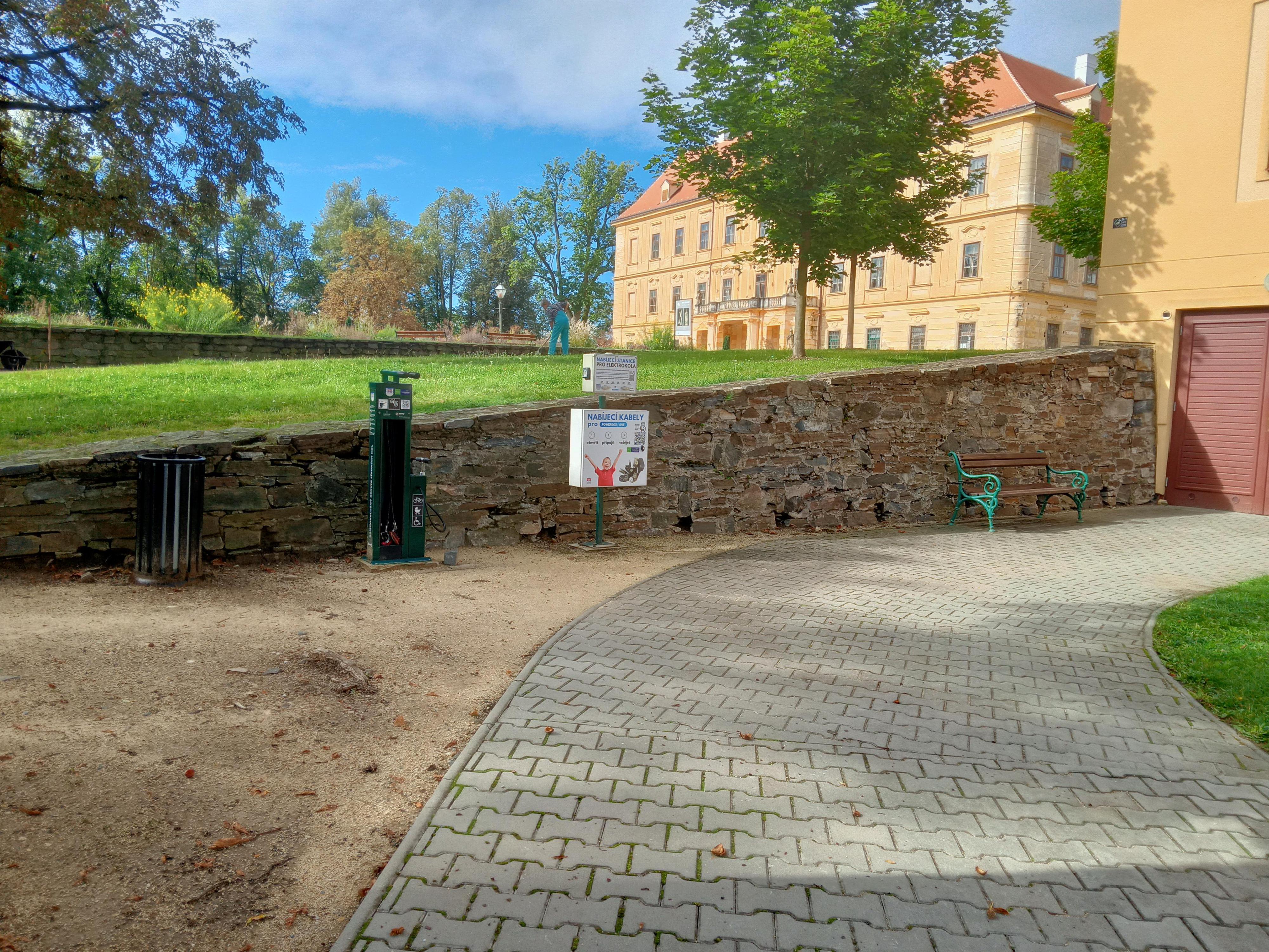 Nabíjecí stanice Turistické informační centrum Jemnice foto 3