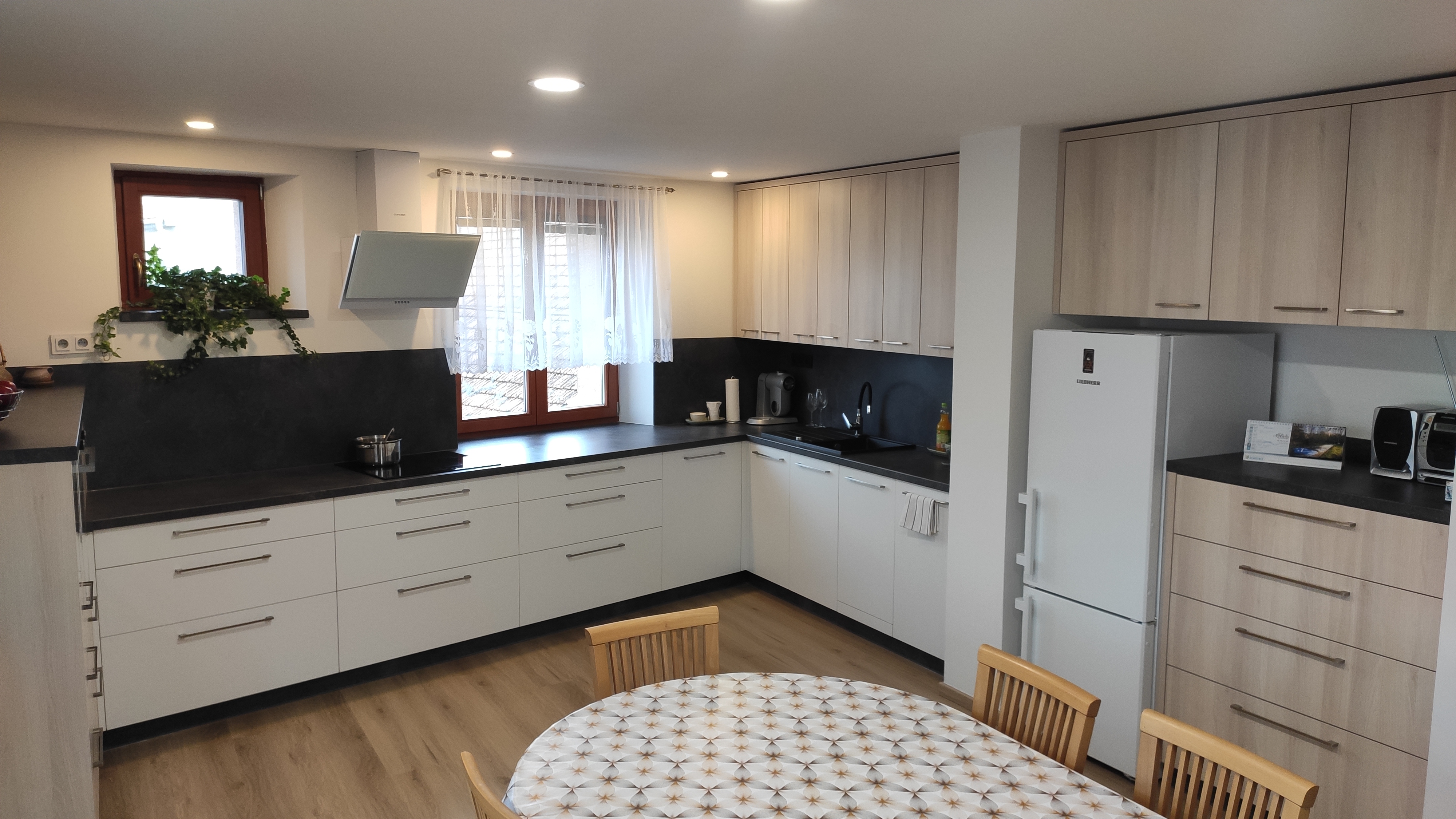 Výroba a montáž kuchyně na míru