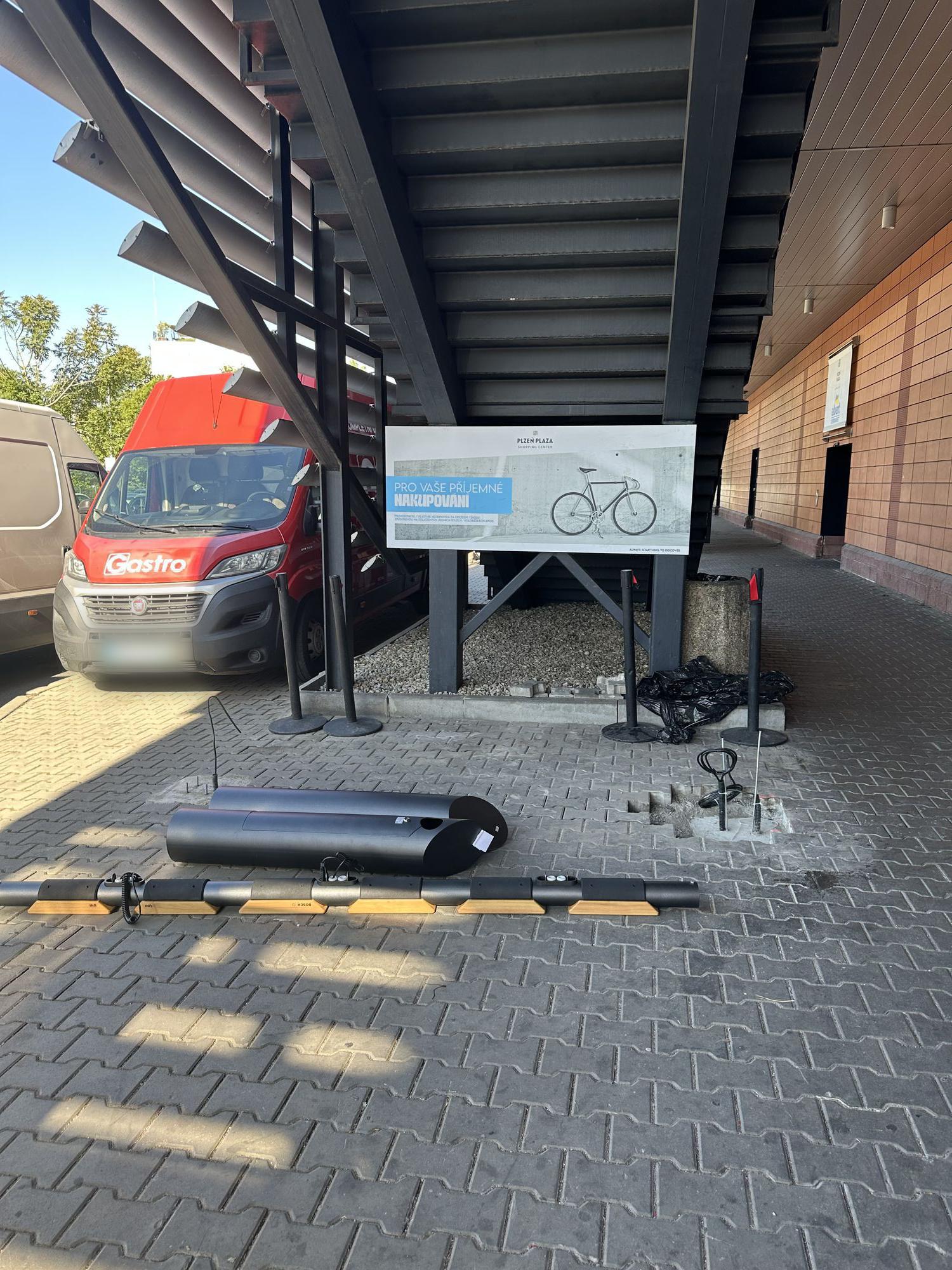 Nabíjecí stanice pro elektrokola Plzeň Plaza foto 2