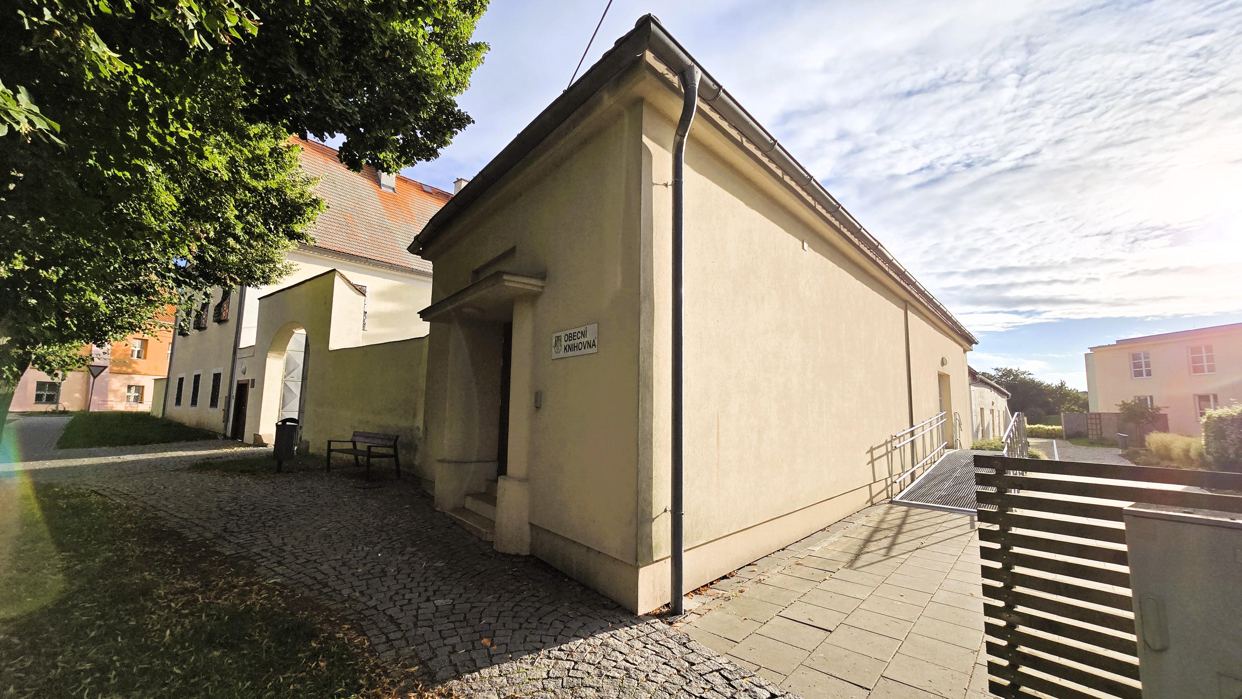 Obecní knihovna Olšany u Prostějova foto 1