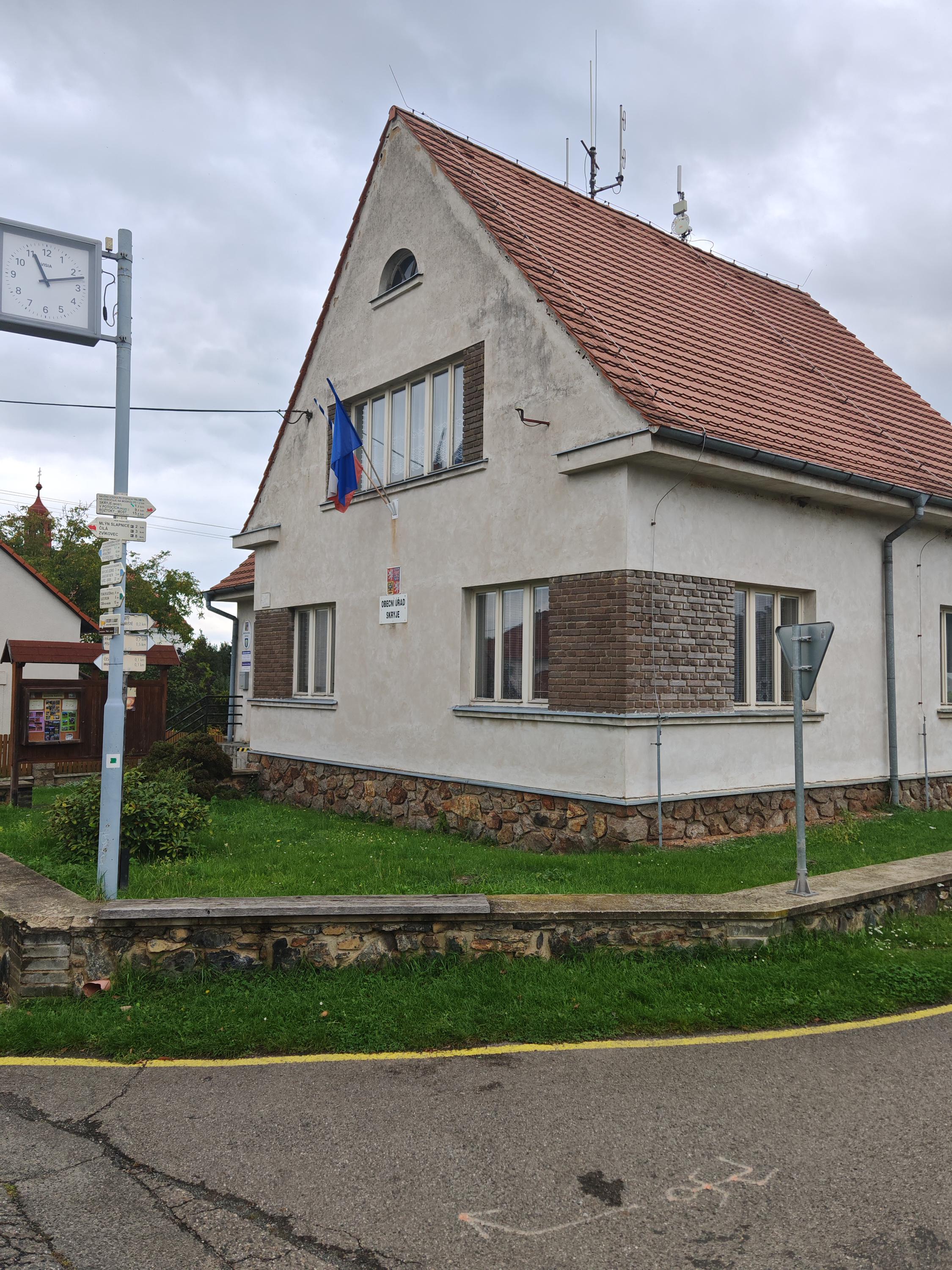 Skryje - obecní úřad foto 6