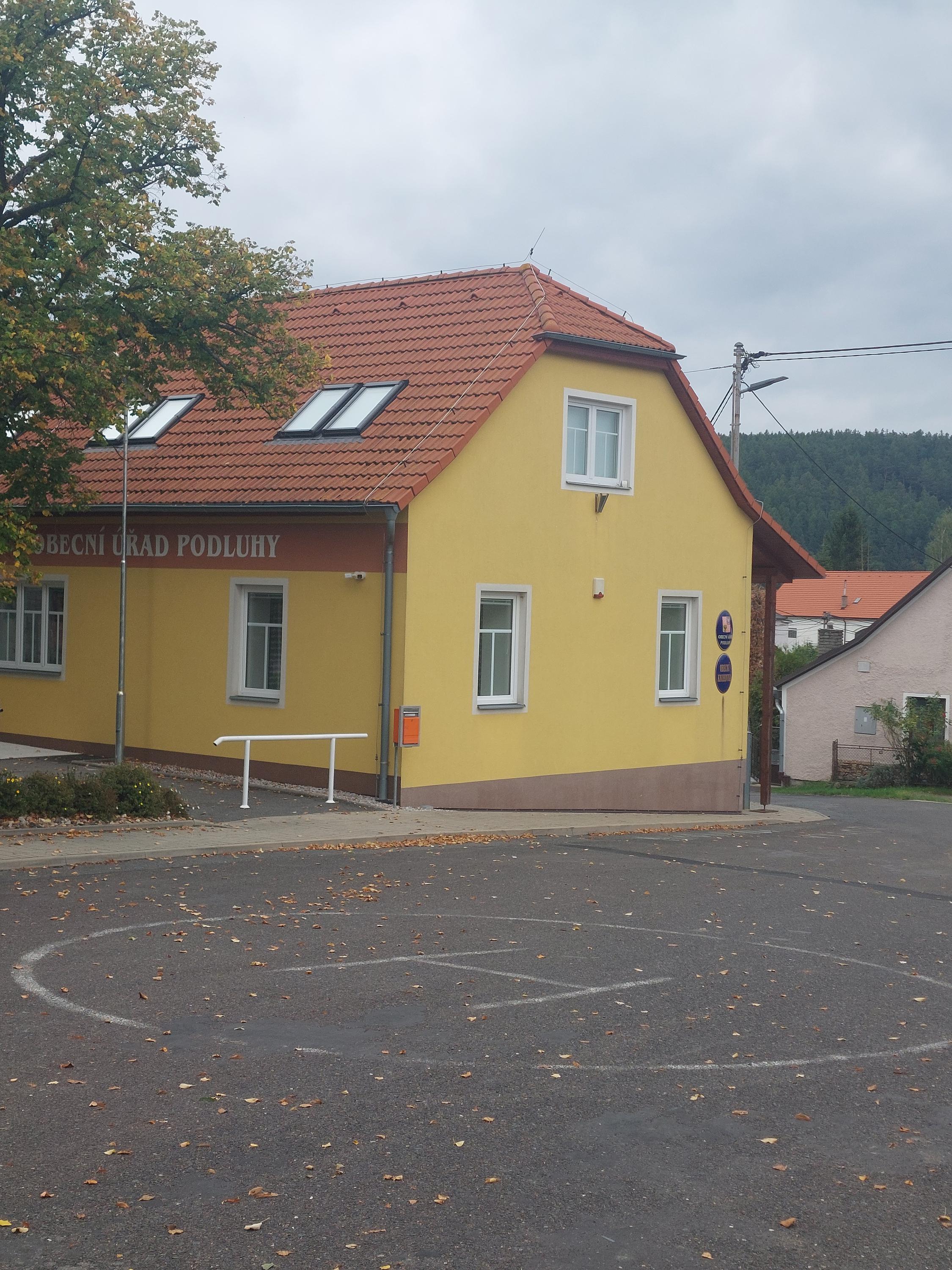 Podluhy - obecní úřad foto 3