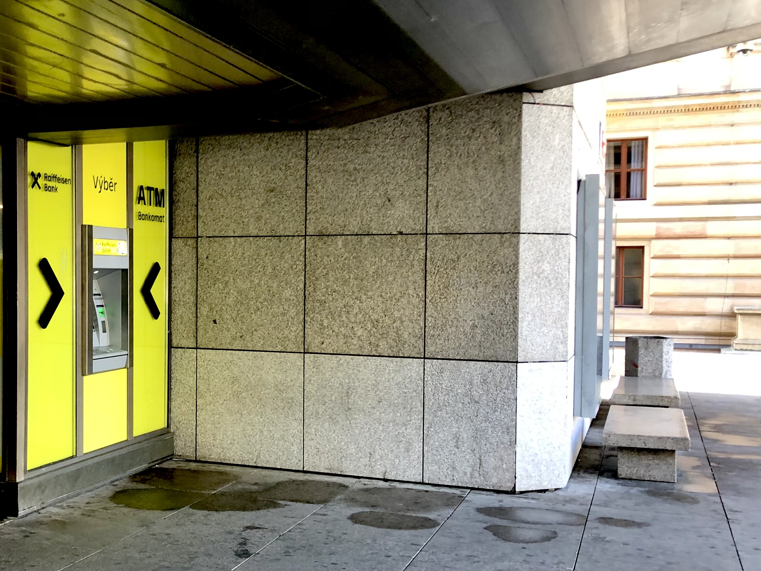 Raiffeisenbank - bankomat