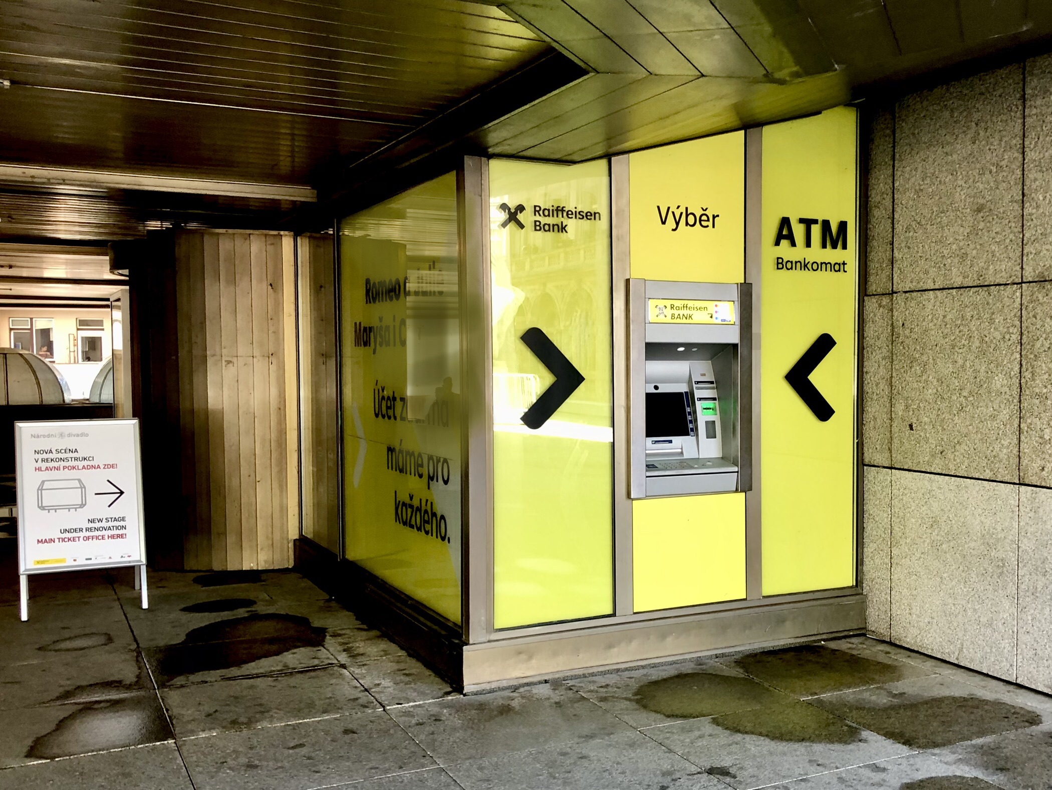 Raiffeisenbank - bankomat foto 4