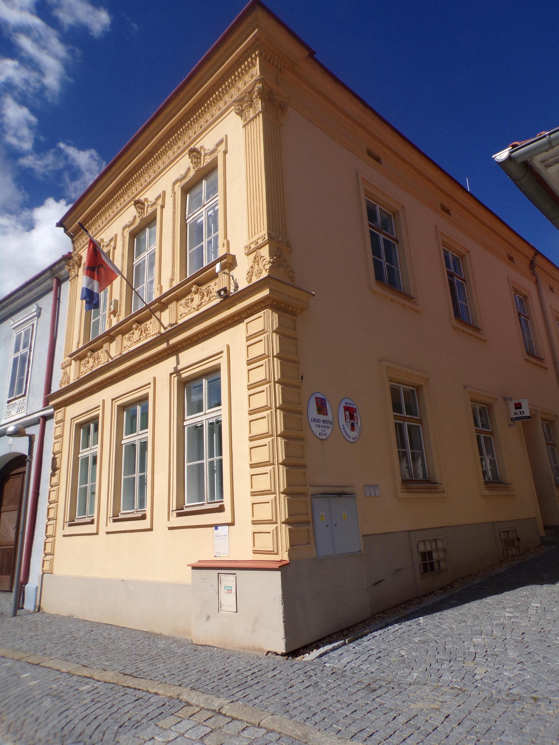 Vranov nad Dyjí - úřad městyse foto 4