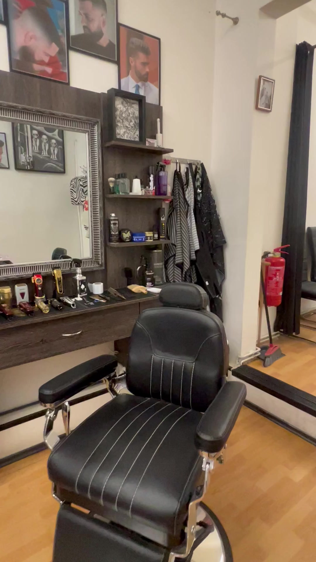 Tata barbershop foto 2 (náhled videa)