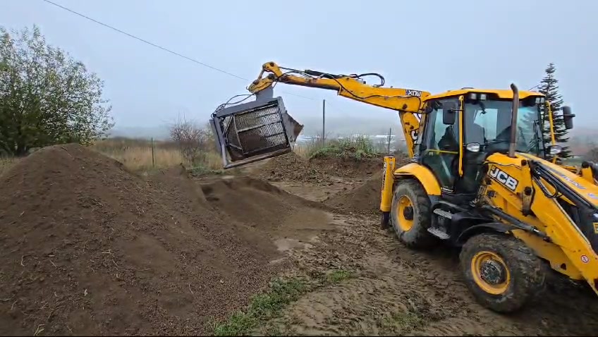 Zemní práce - Nevečeřal foto 2 (náhled videa)