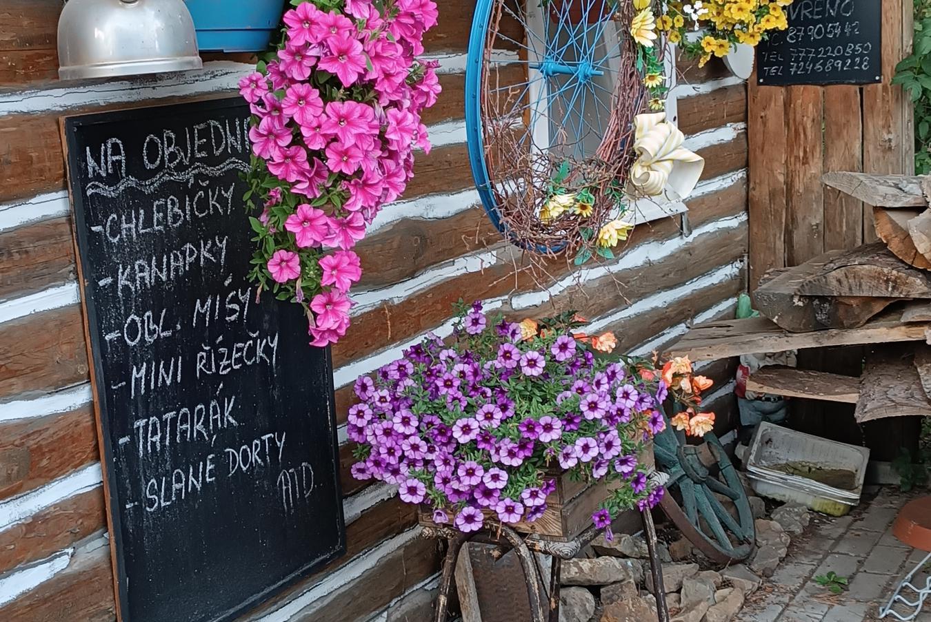 Občerstvení z roubenky foto 1