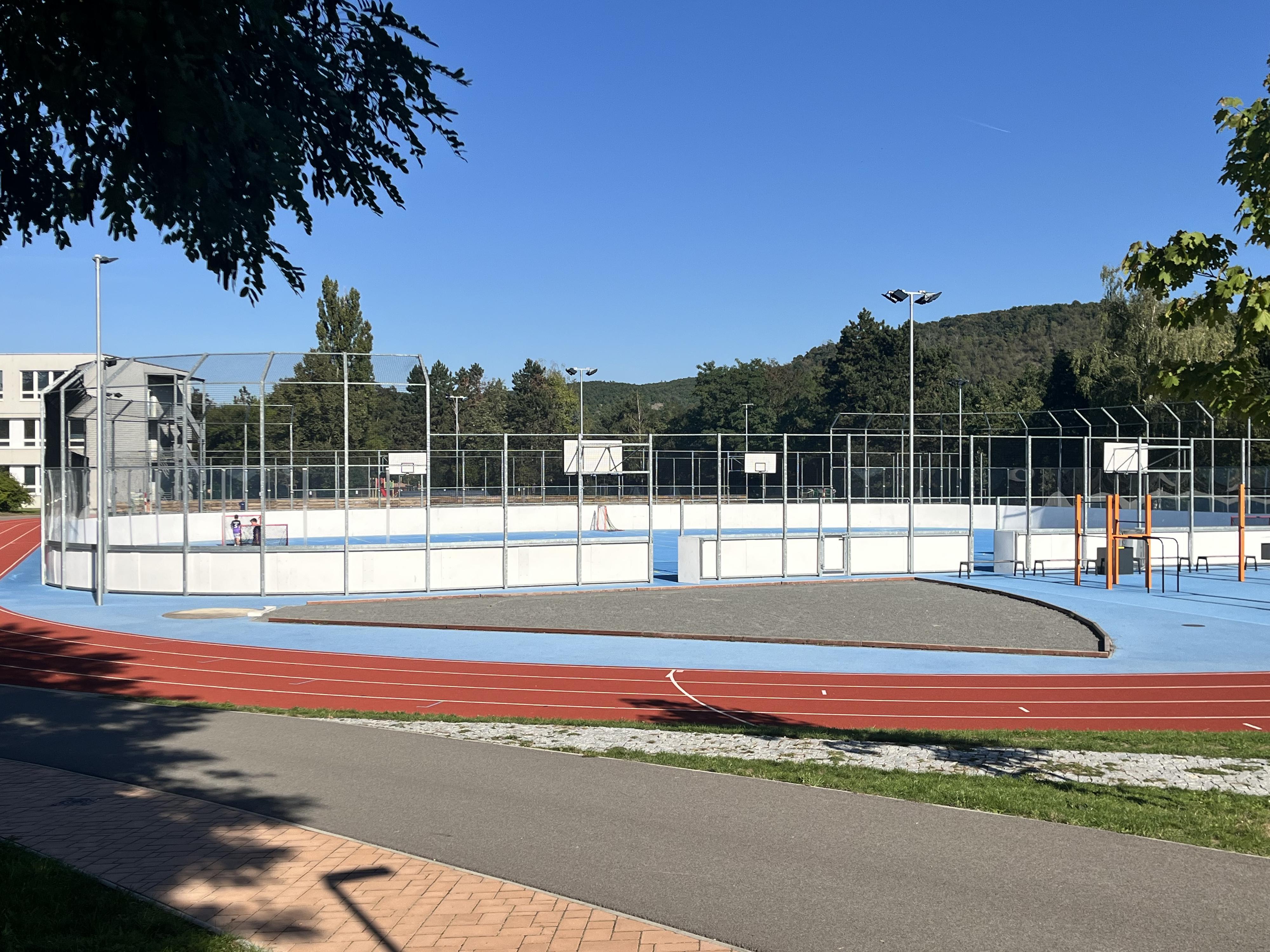 Sportoviště Nad Parkem foto 2