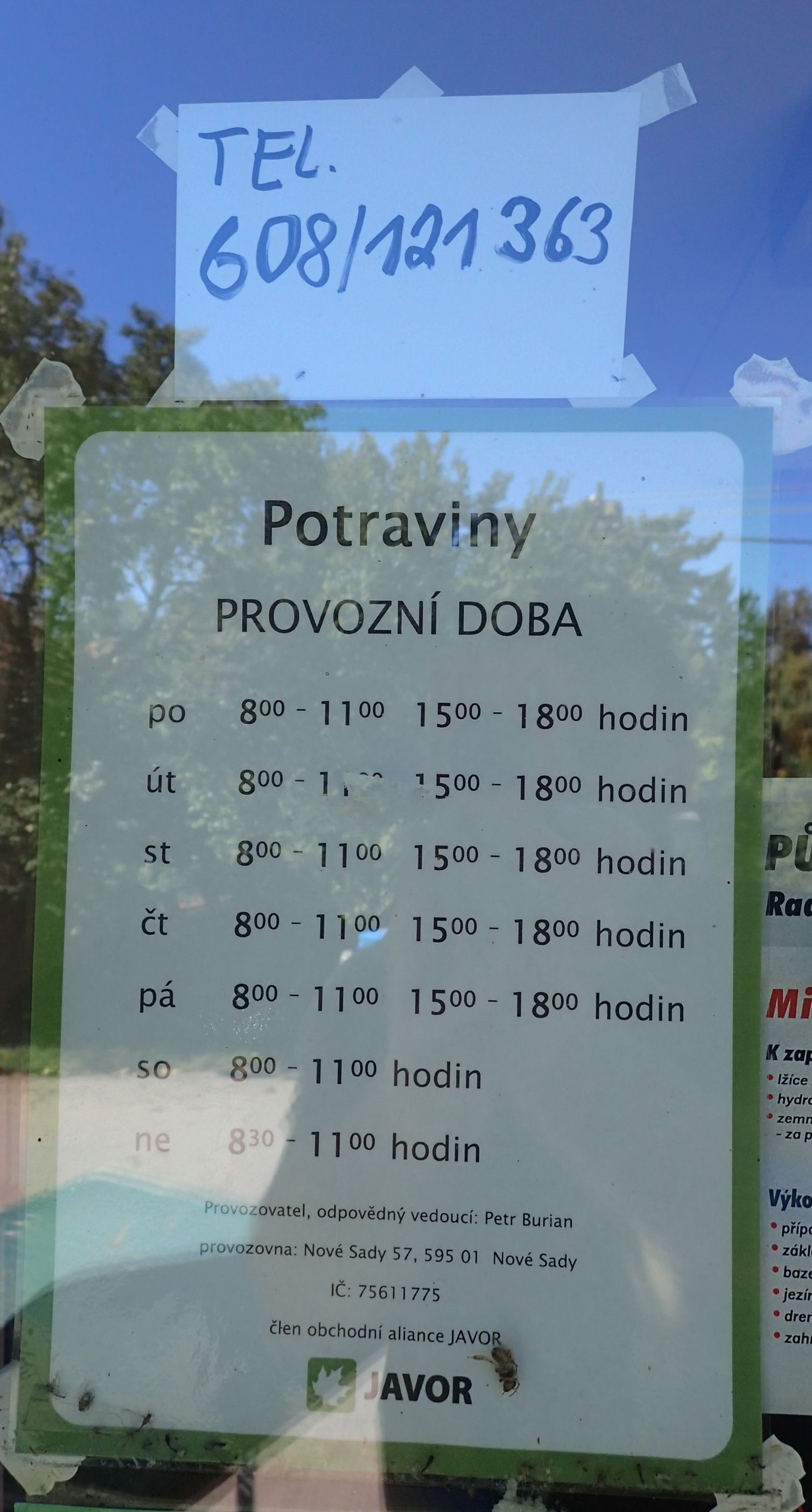 Smíšené zboží u potoka foto 2