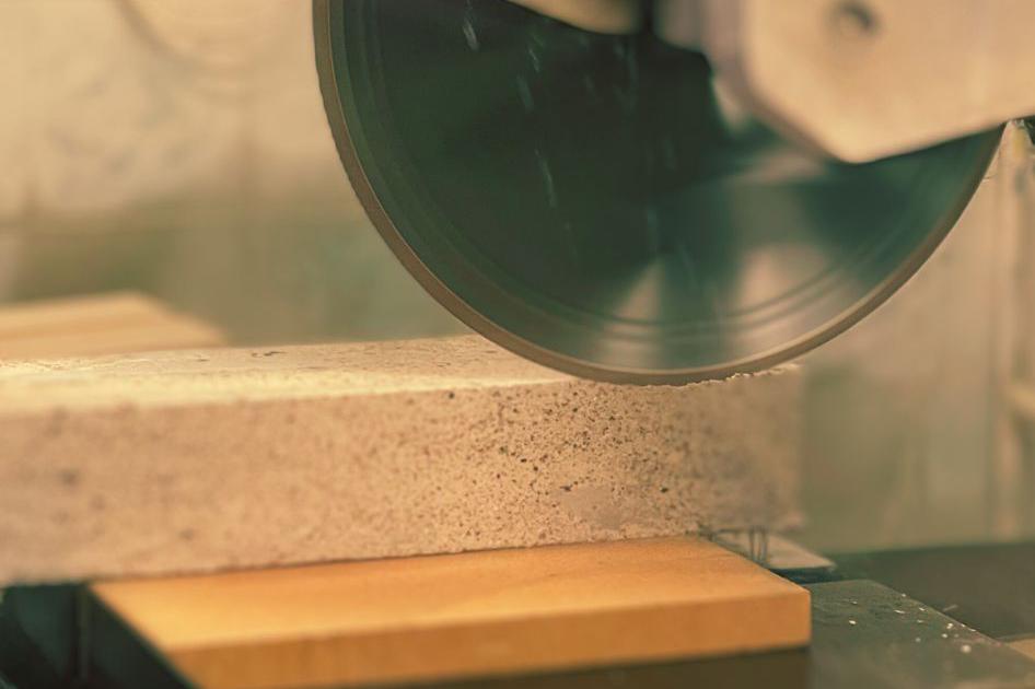 Řezání šamotových desek a cihel na míru