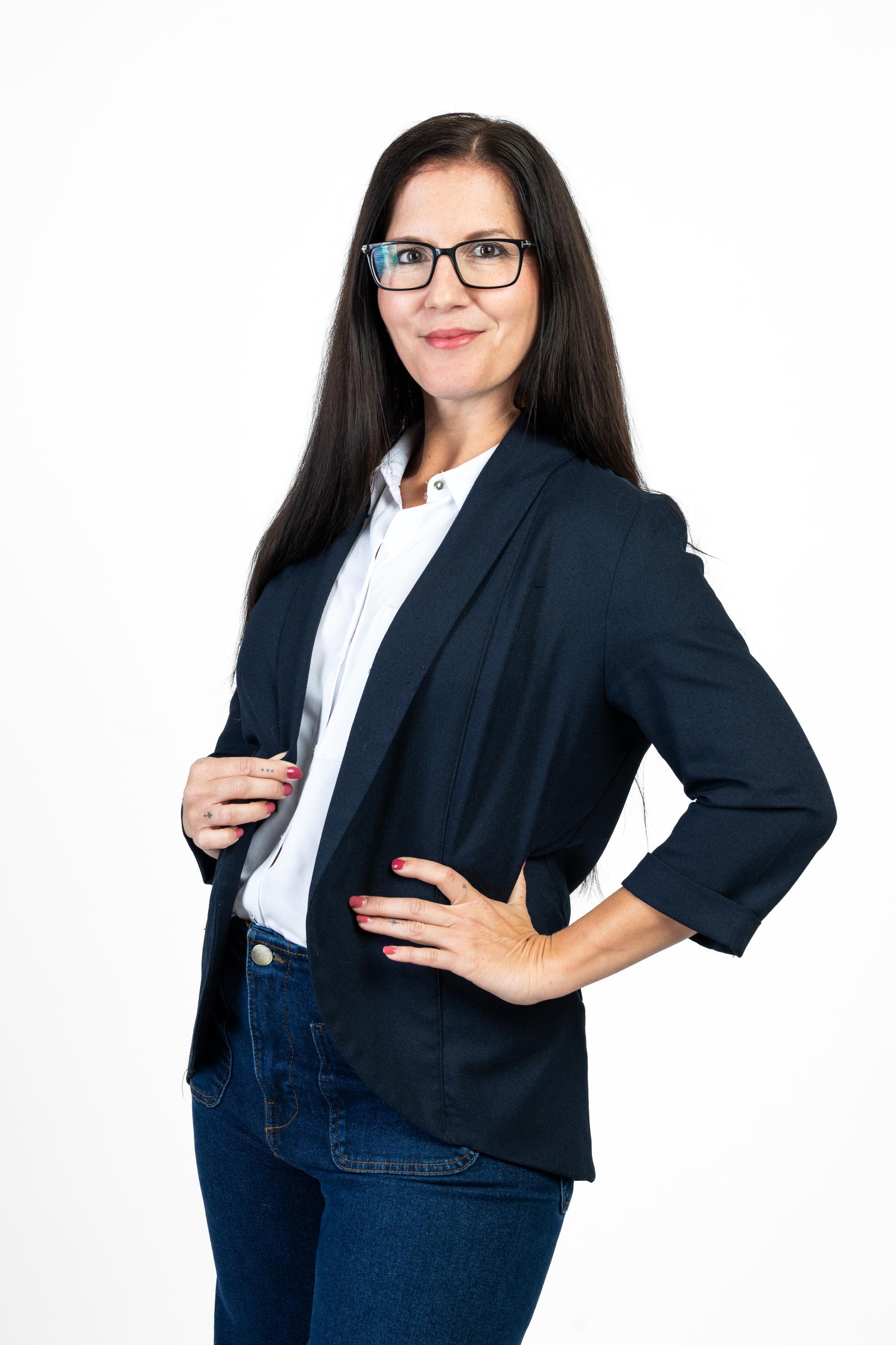 Mgr. Michaela Nečasová - realitní makléř REMAX Delux foto 2