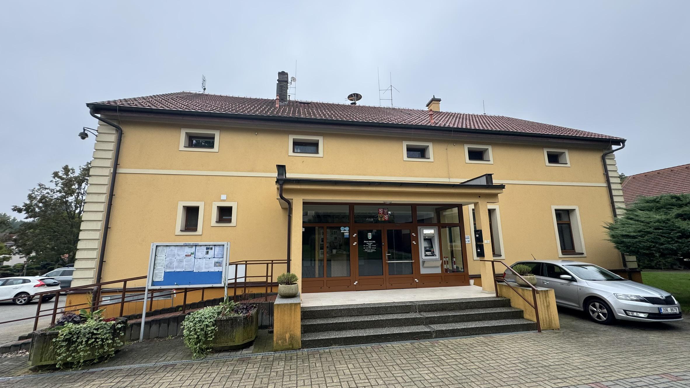 Lány - obecní úřad foto 4