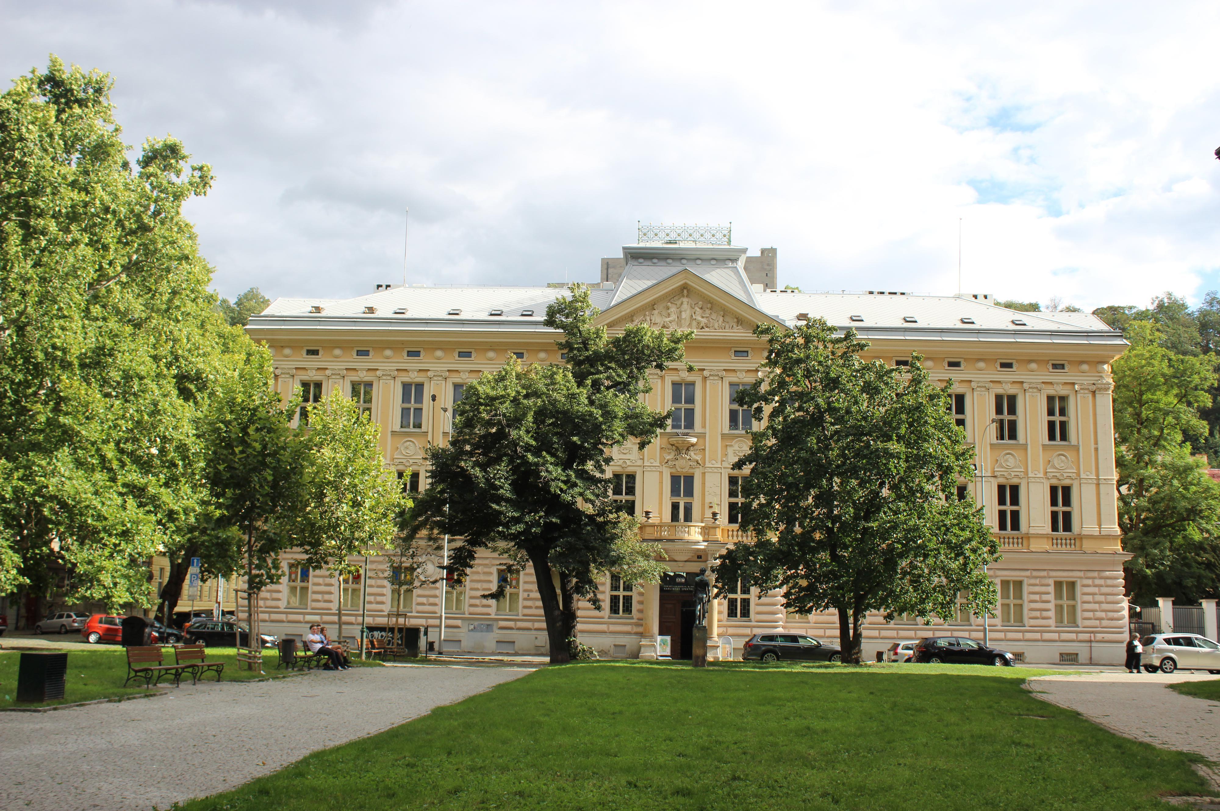 Dům dětí a mládeže - KARLÍNSKÉ SPEKTRUM