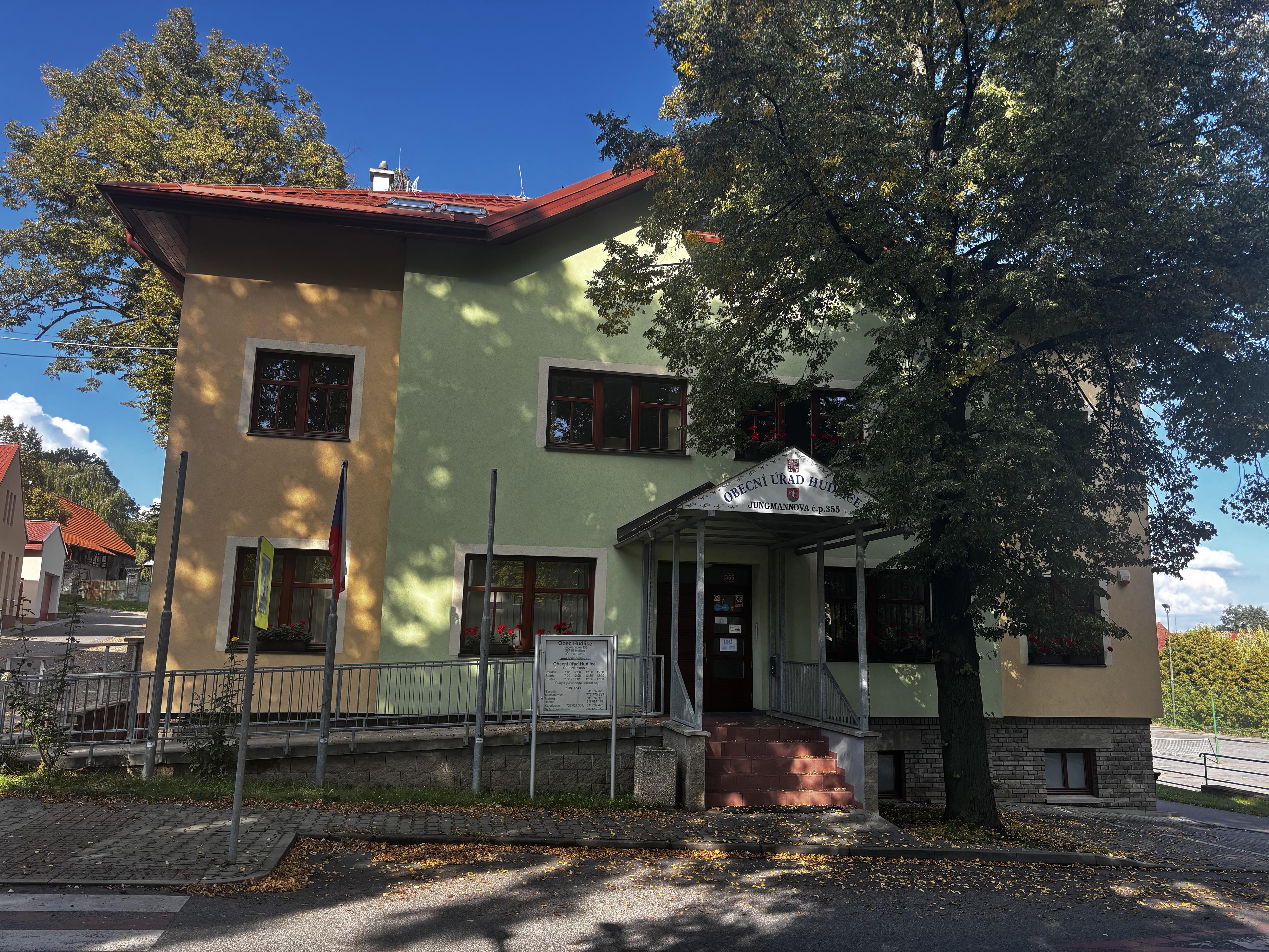 Hudlice - obecní úřad foto 2