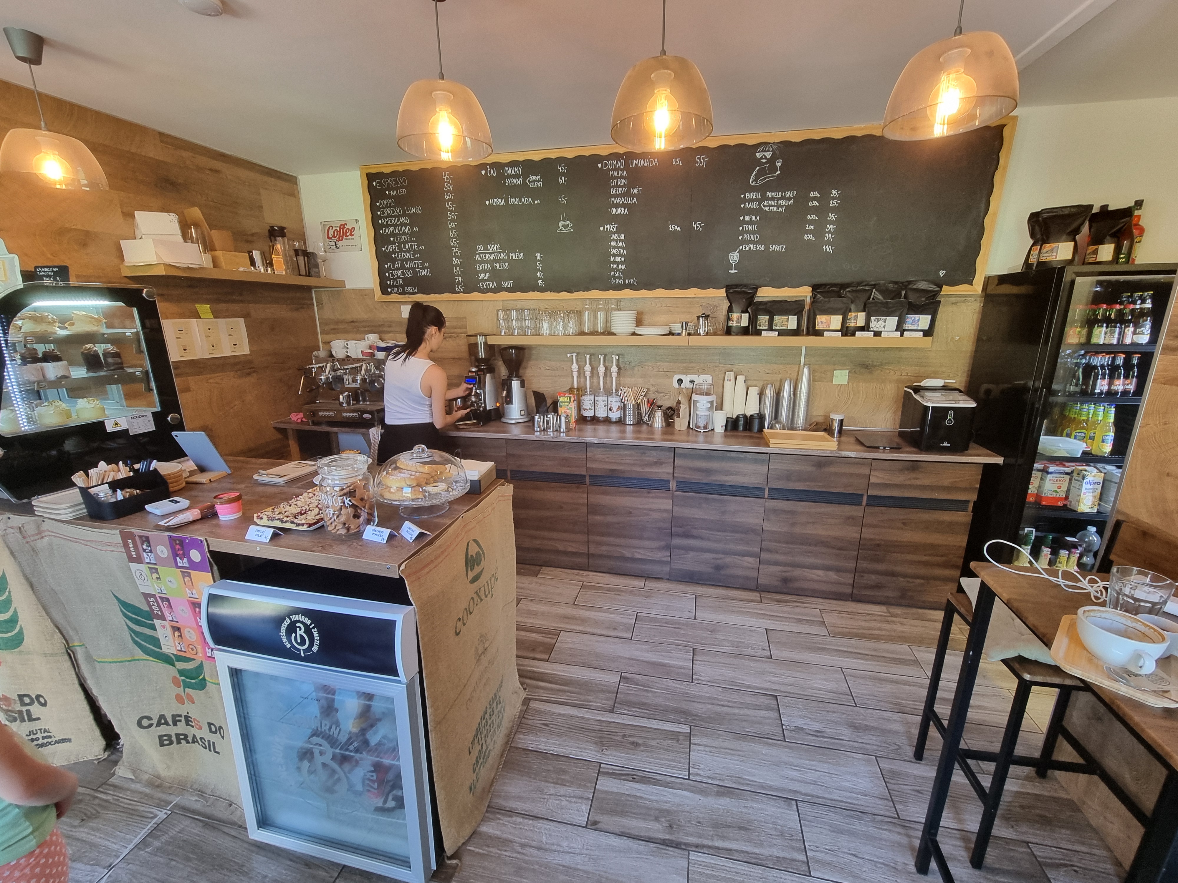 Espresso bar - Včera Upraženo foto 6