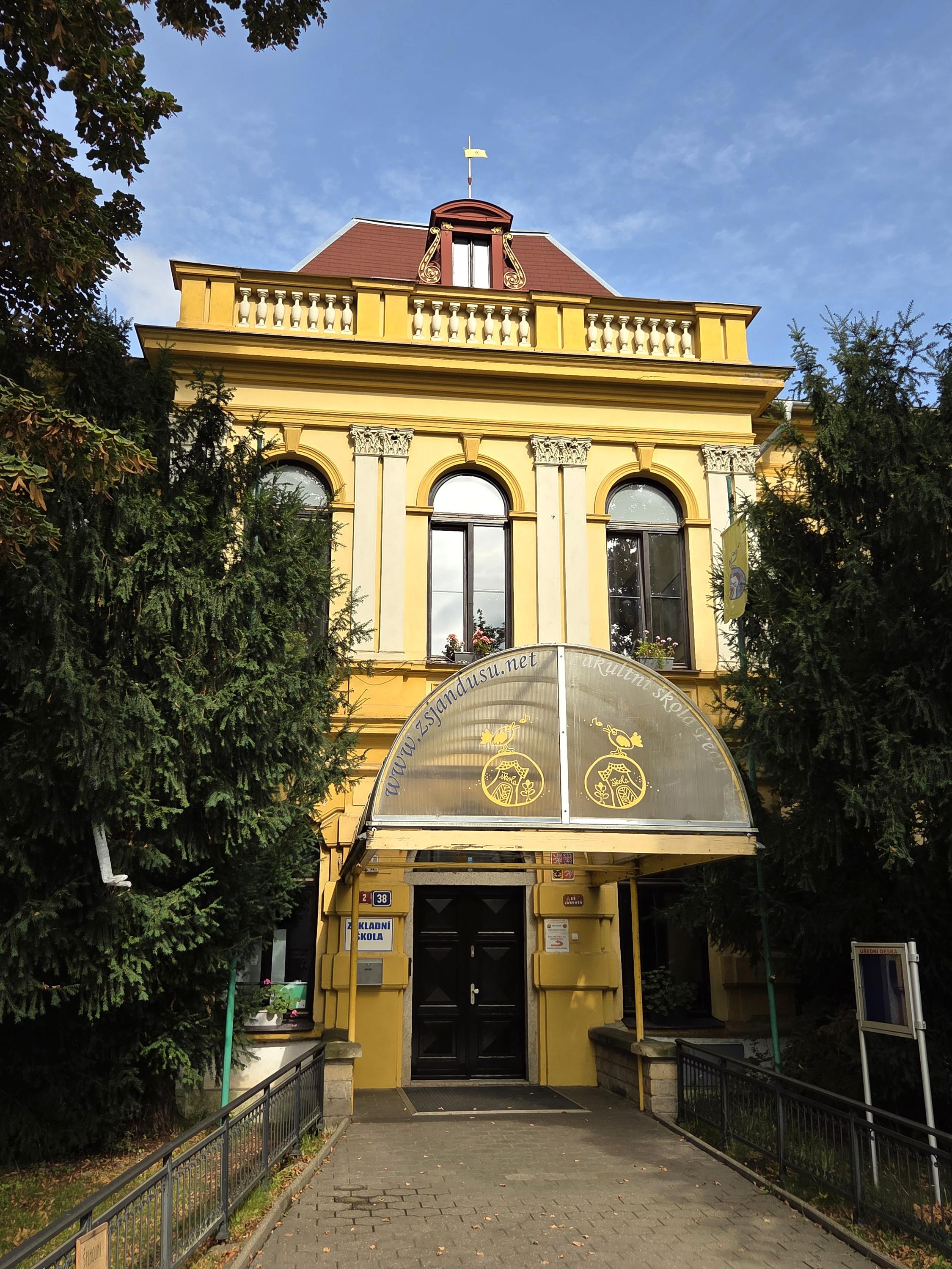 ZŠ, Praha 10, nám. Bratří Jandusů foto 2