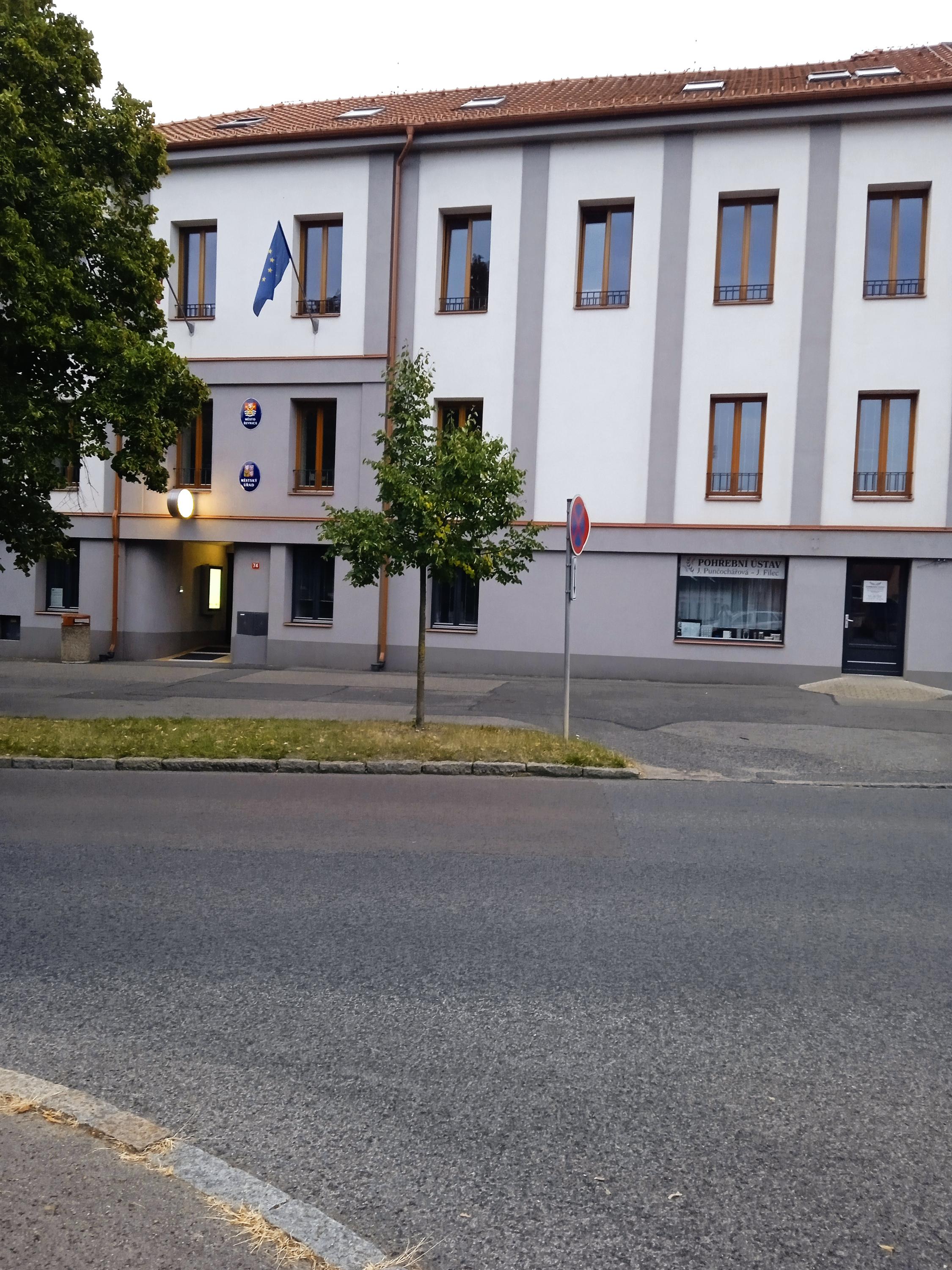 Pohřební ústav Řevnice - Jaroslava Punčochářová (Filecová) foto 2