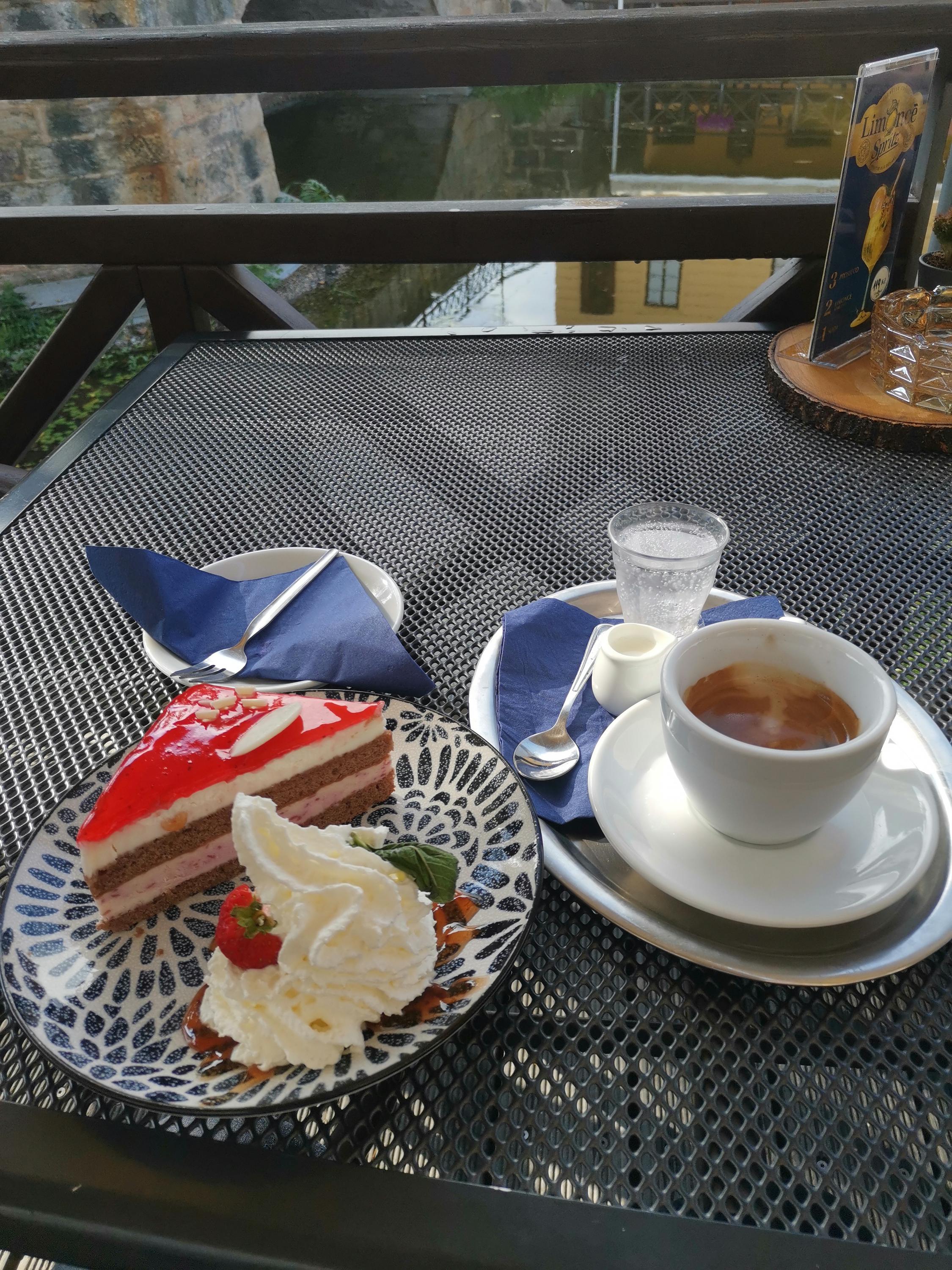 STROUHA coffee & wine & spirits foto 3