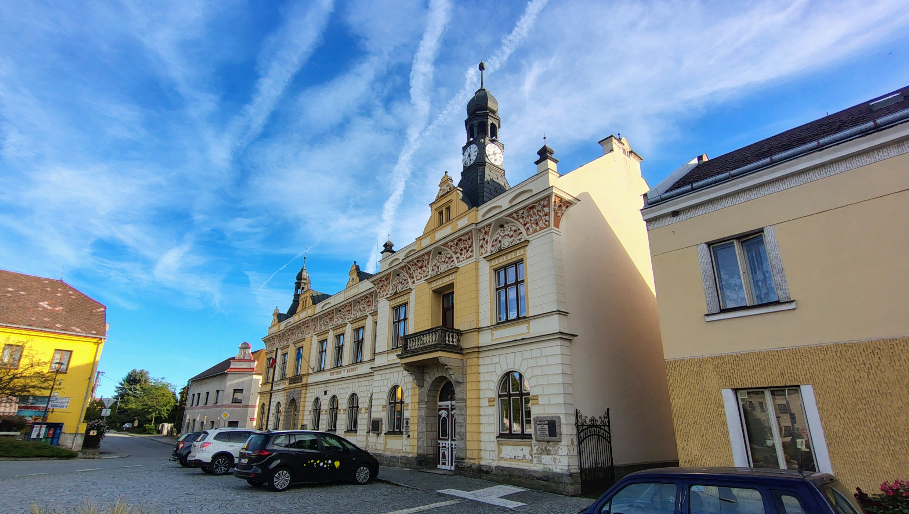 Rovensko pod Troskami - městský úřad foto 2