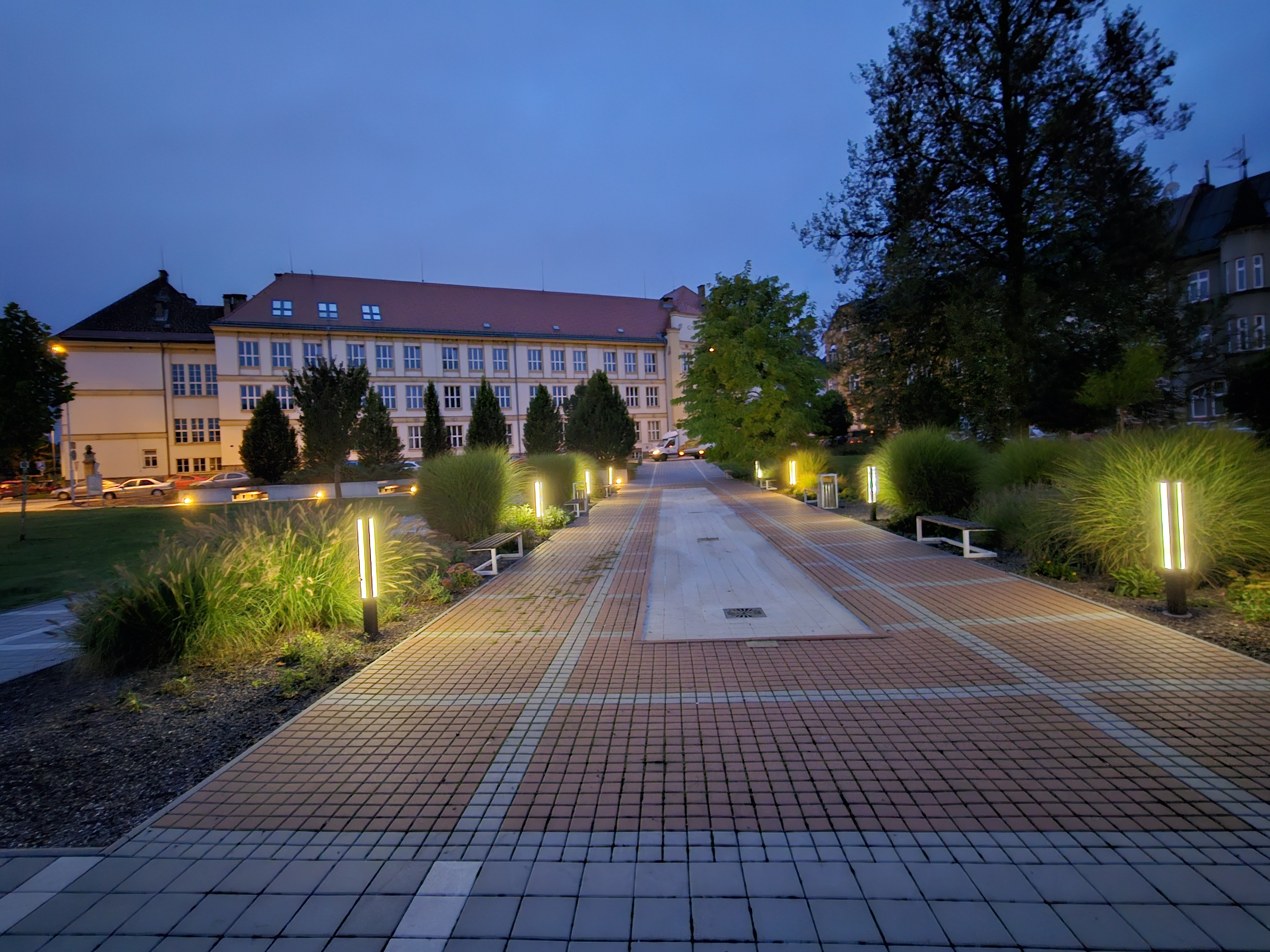 Gymnázium Trutnov, Jiráskovo náměstí foto 2