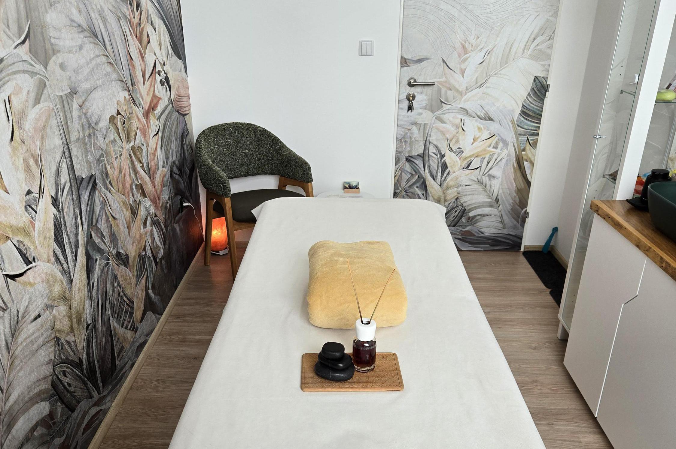 Monika Tomečková MASÁŽE a ruční LYMFODRENÁŽE