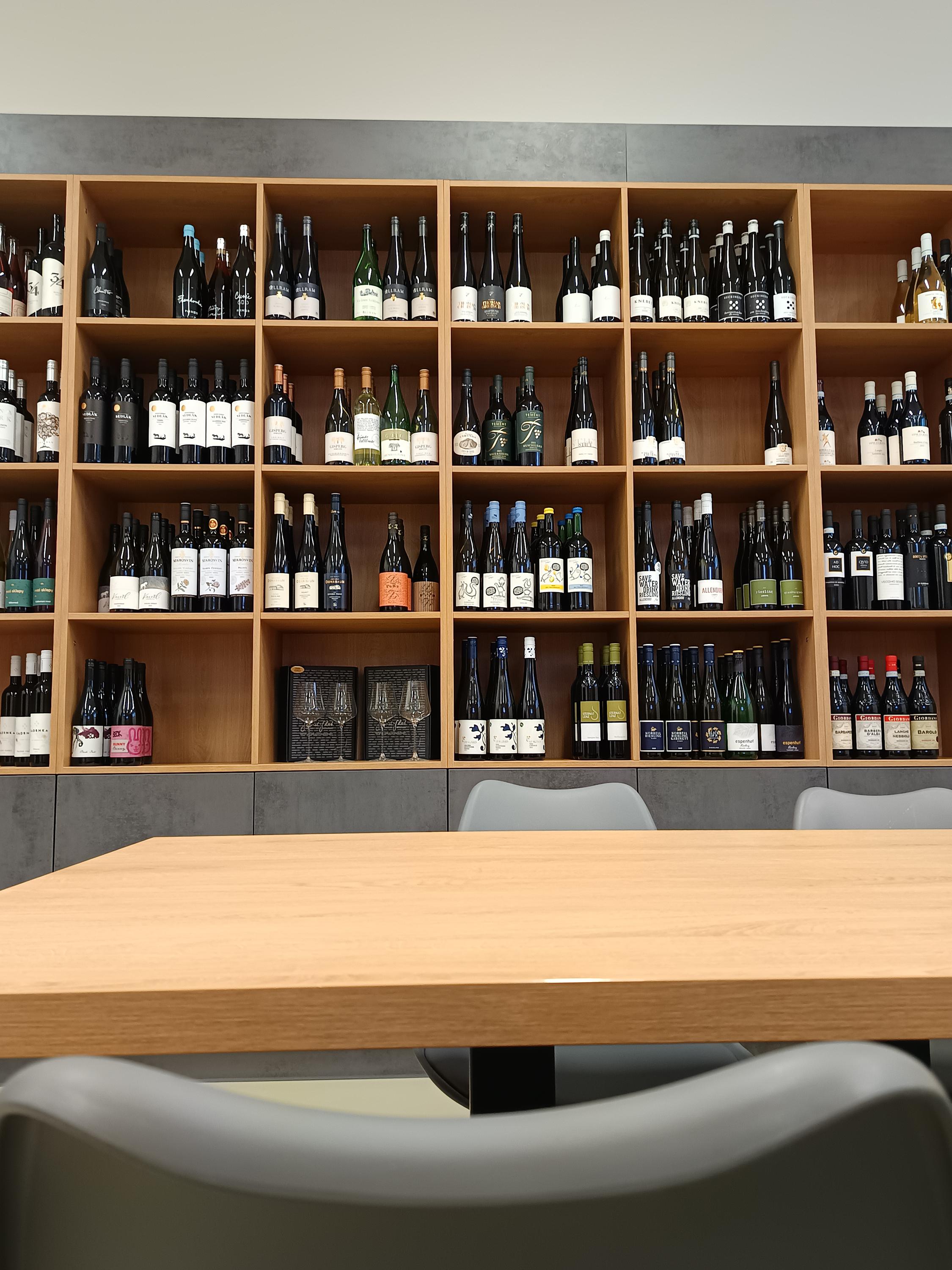 justWINE - centrální sklad & showroom foto 2