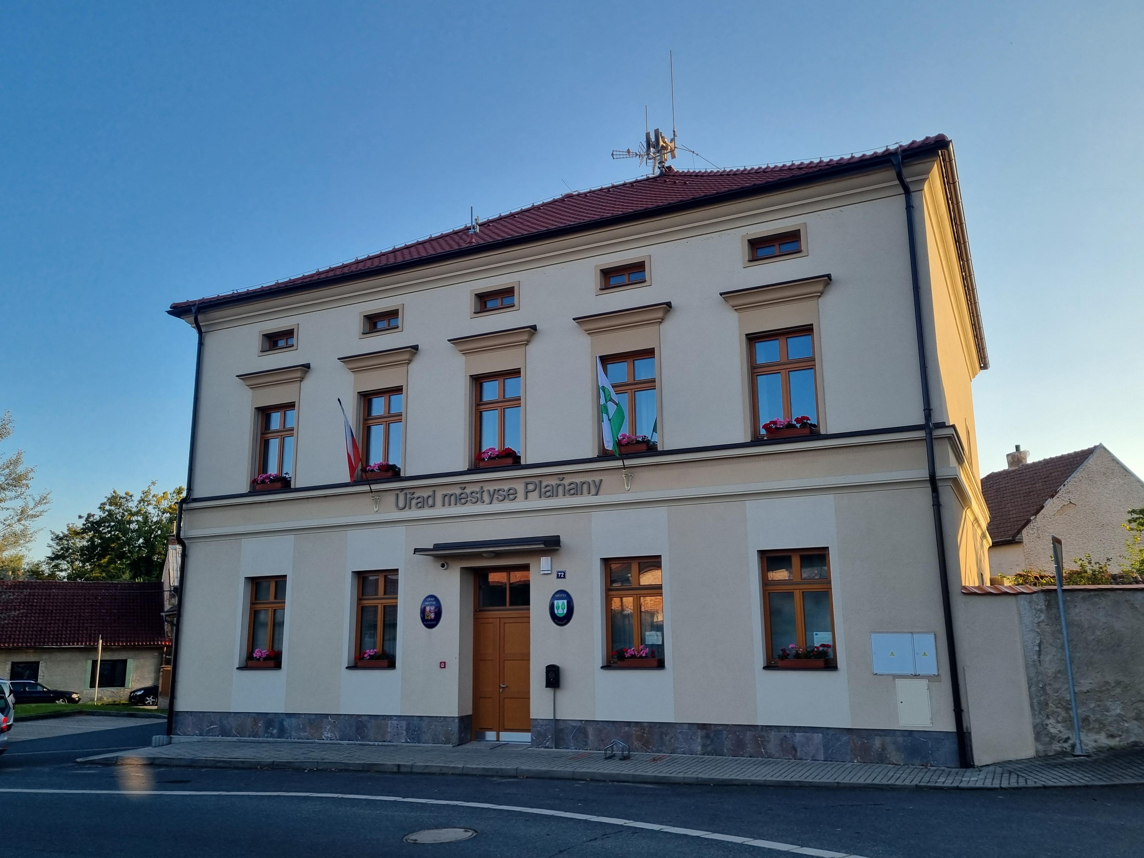 Plaňany - úřad městyse foto 6