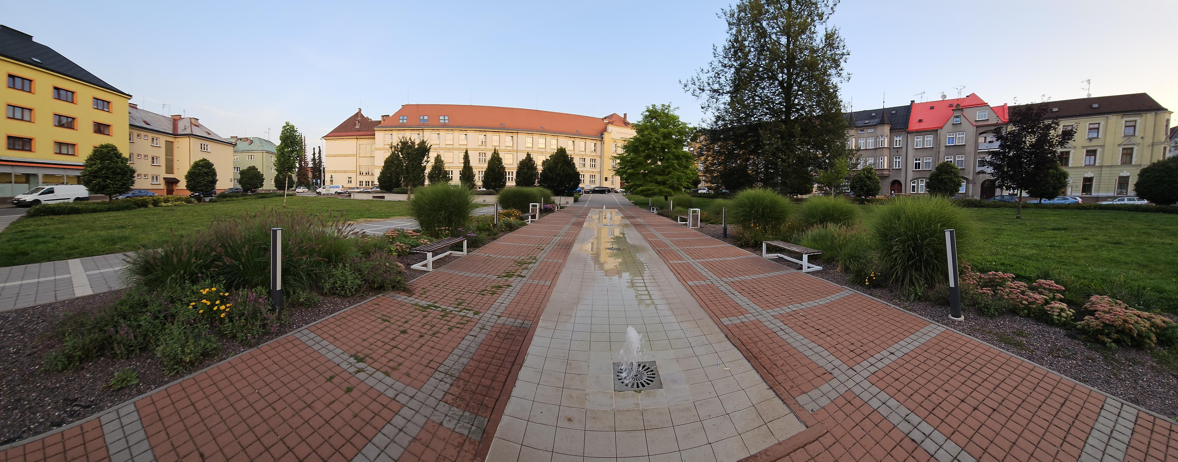 Gymnázium Trutnov, Jiráskovo náměstí foto 3