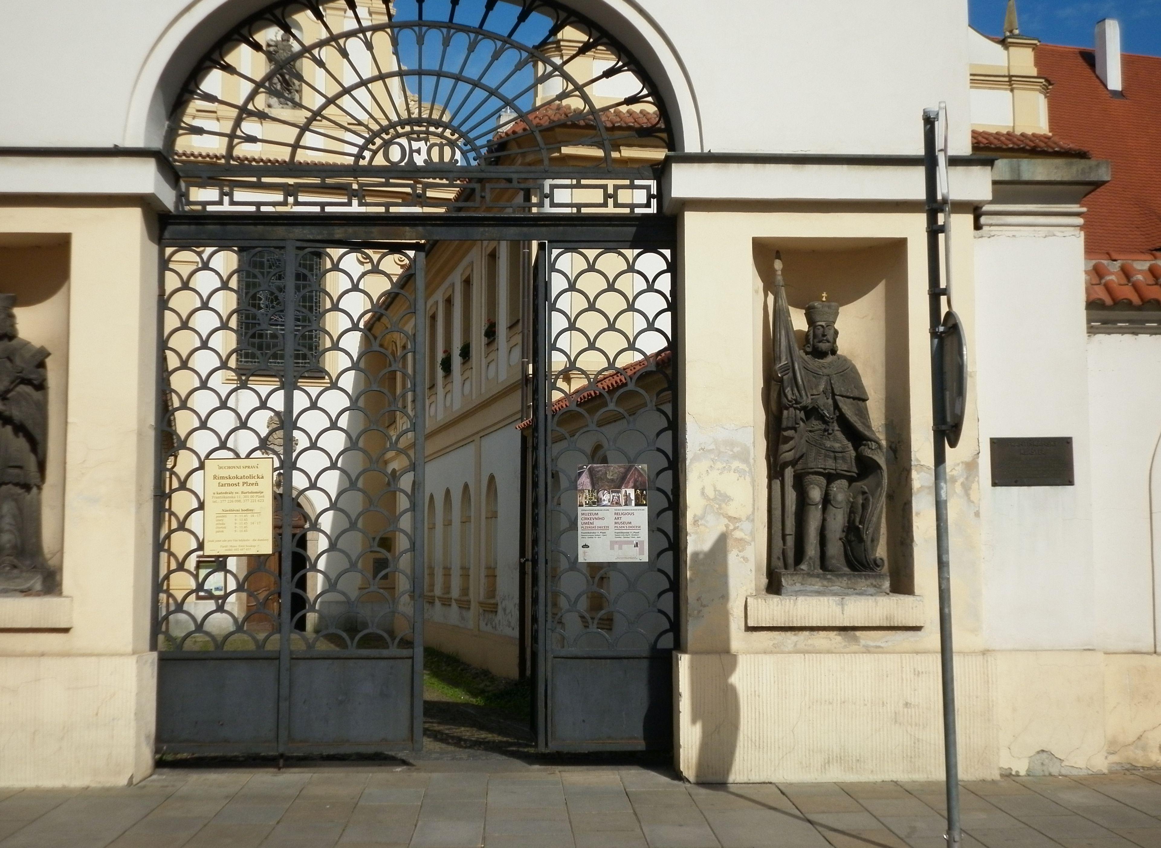 Římskokatolická farnost Plzeň u katedrály svatého Bartoloměje foto 2