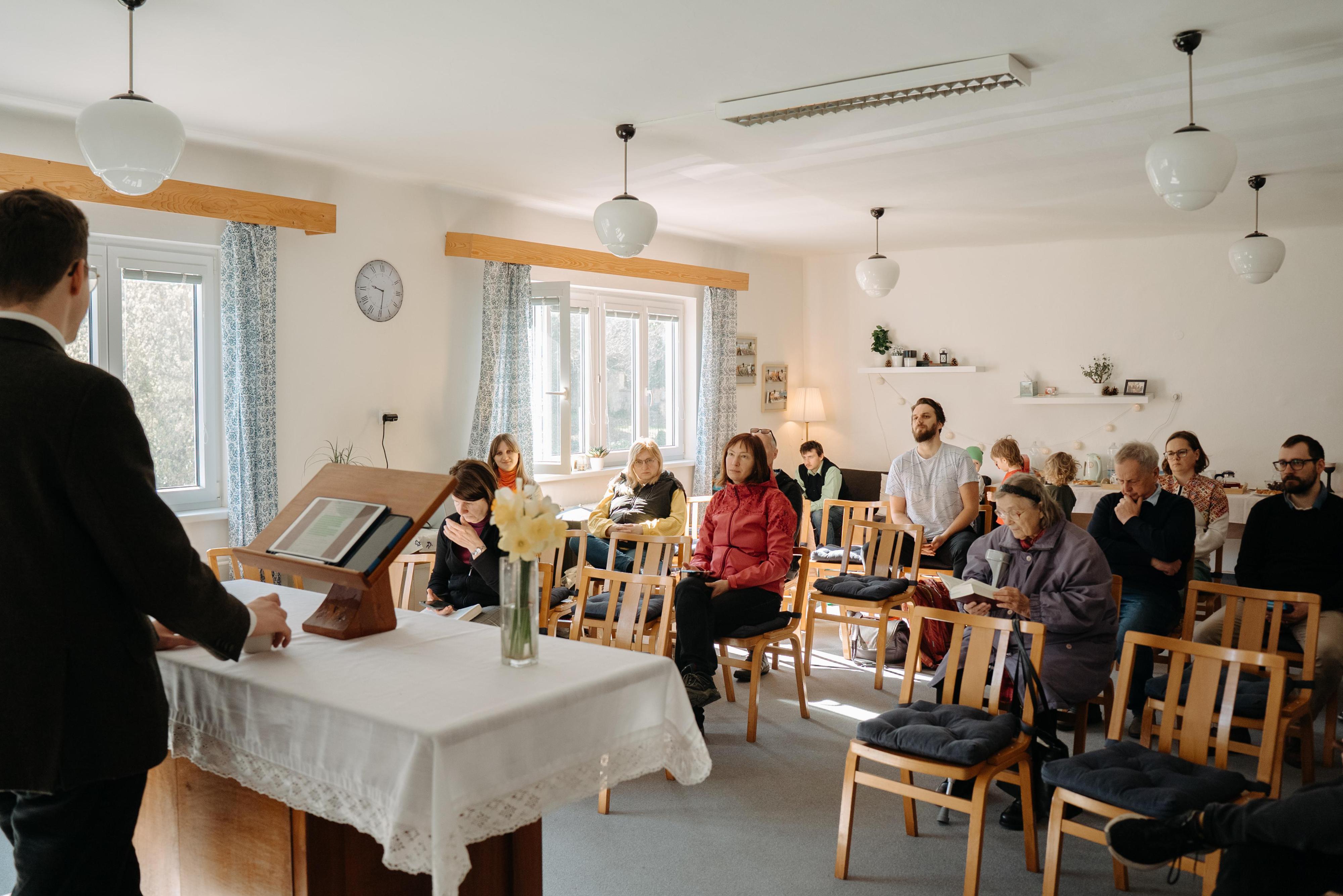 Stanice Církve bratrské Frenštát pod Radhoštěm foto 2